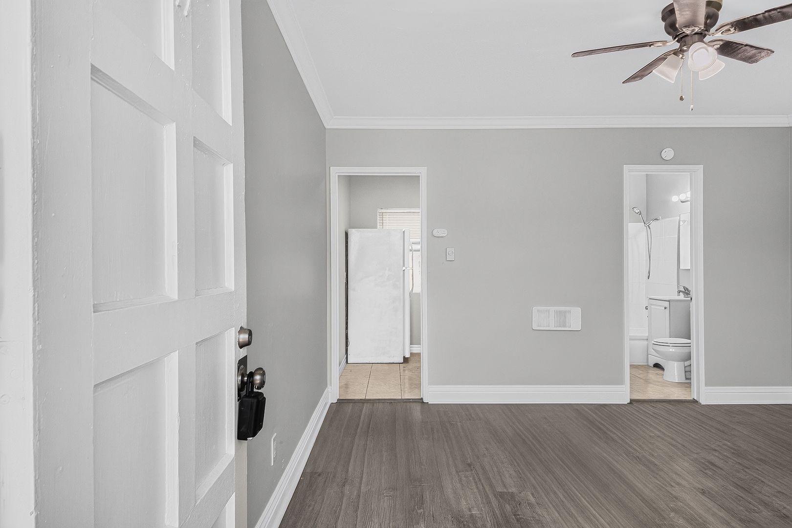 Long Beach Apartment: 904 Atlantic ave