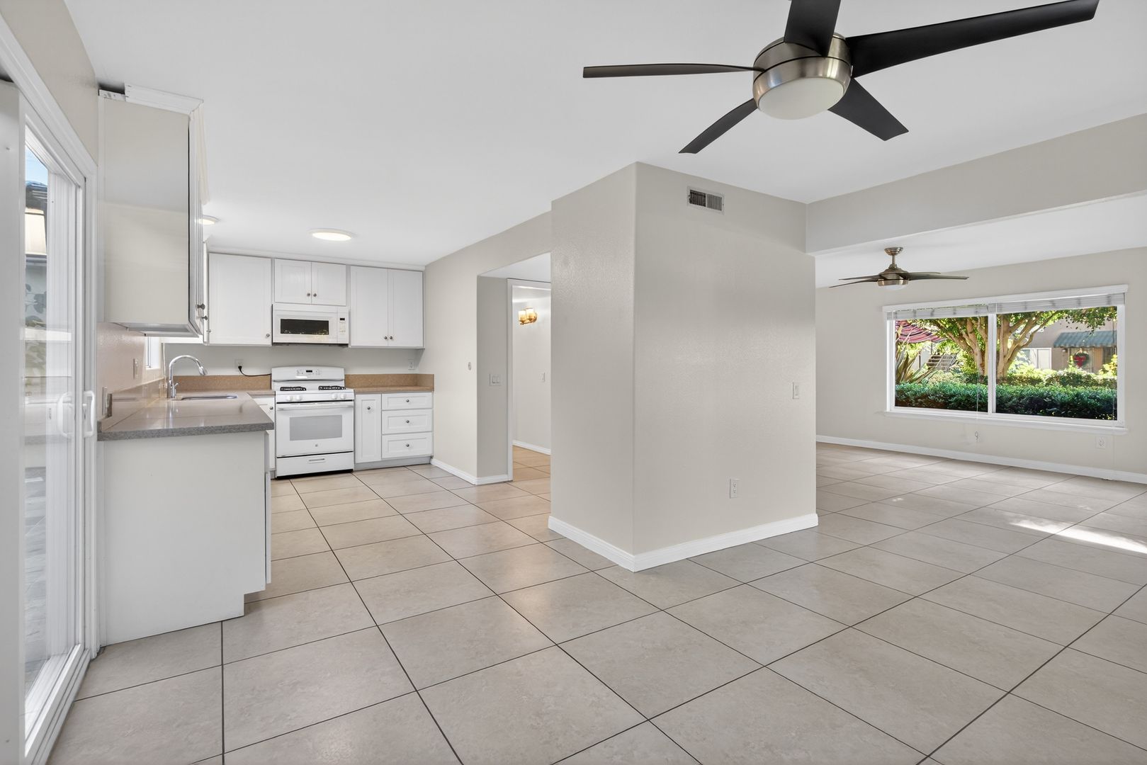 Costa Mesa Apartment: 2884 La Salle Avenue