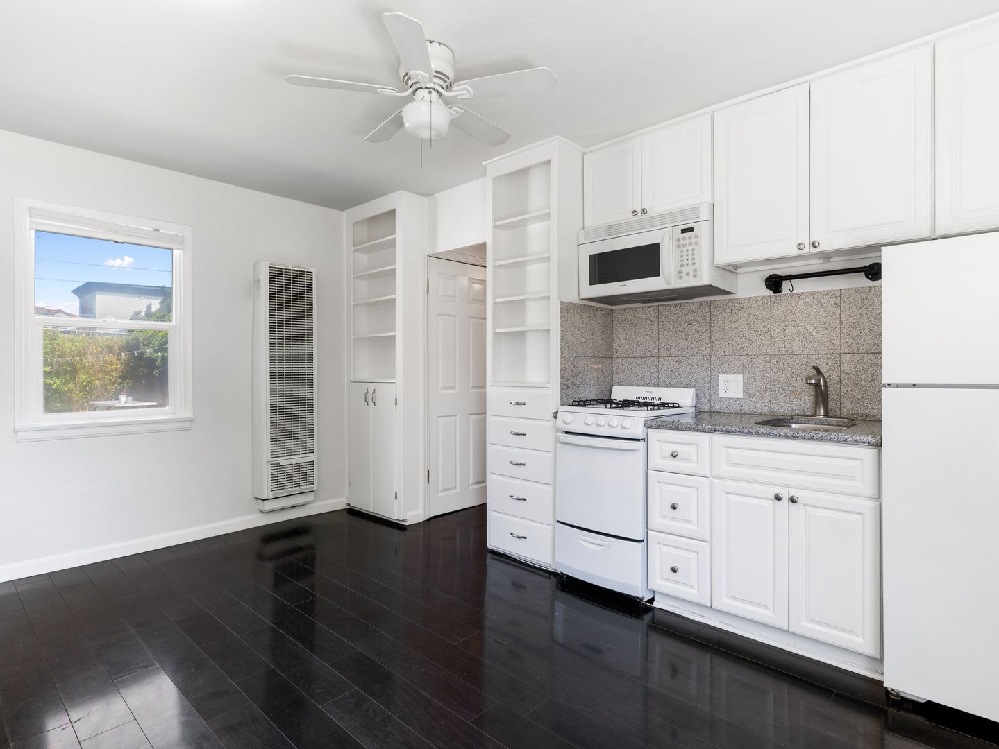 Costa Mesa Apartment: 1911 Church St.