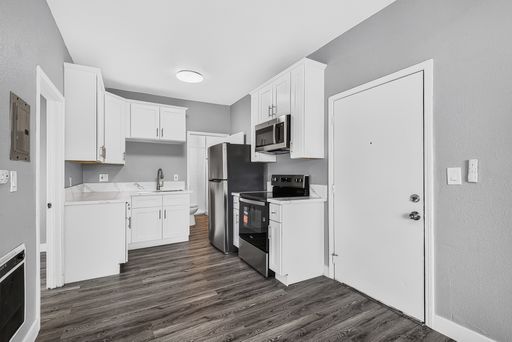 Beautifully Updated Two-Bedroom in Long Beach - AVAILABLE NOW – photo 1