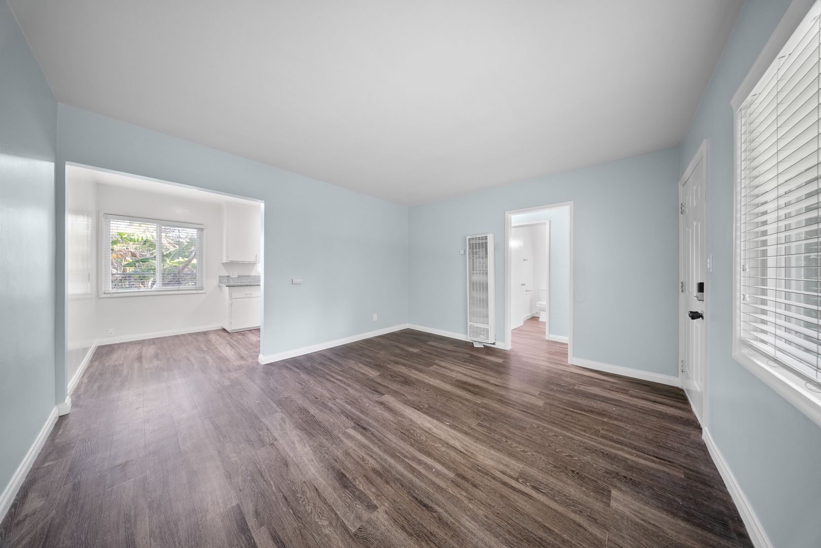 Long Beach Apartment: 1577 Pine Avenue