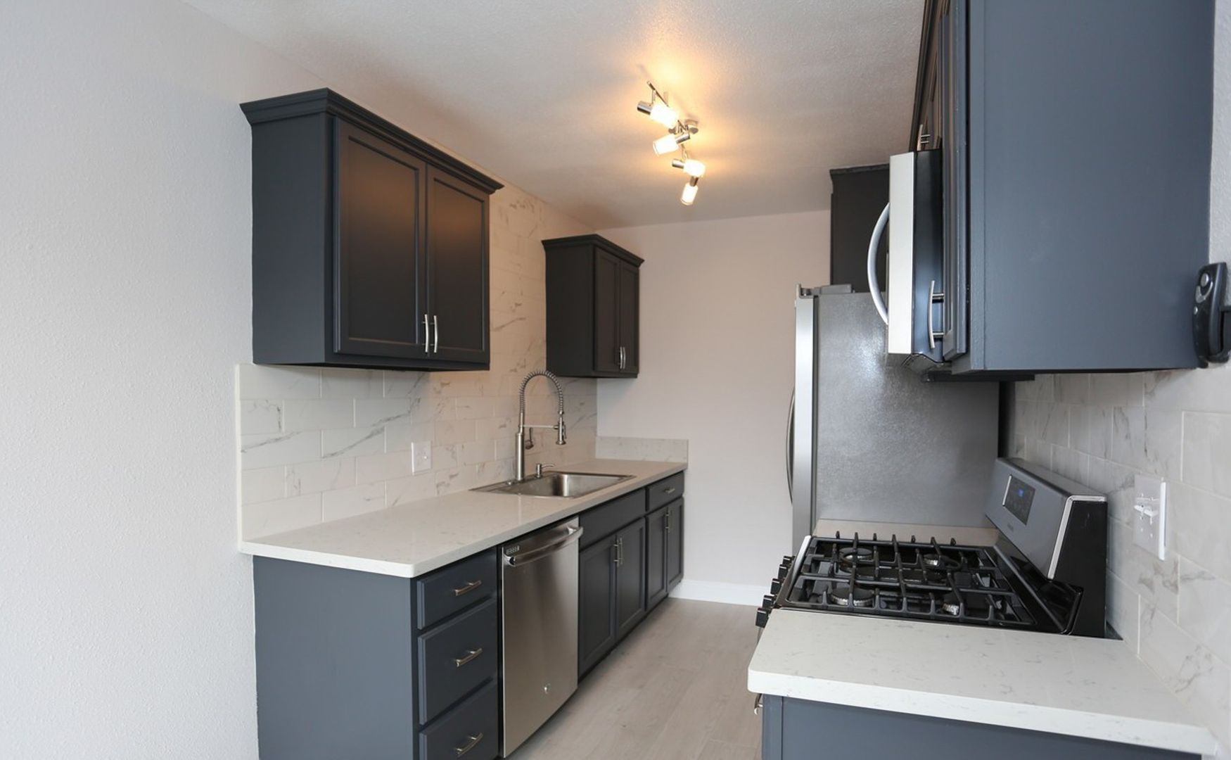 Inglewood Apartment: 10227 S. 10th Ave.