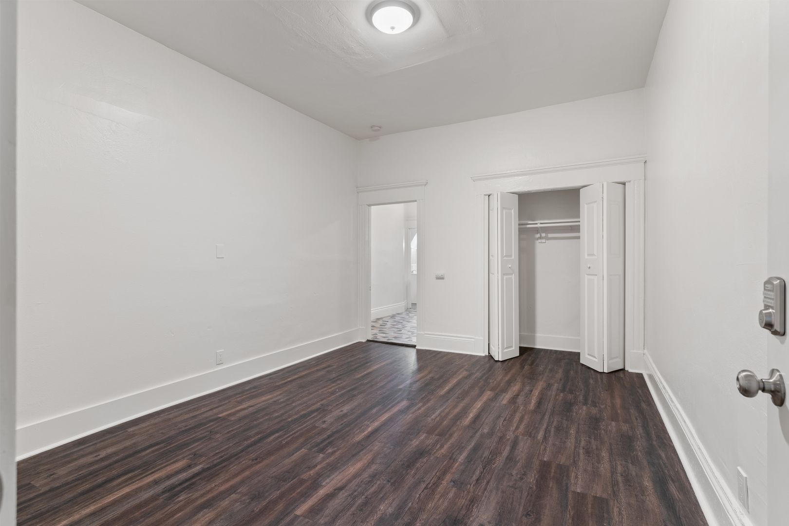 Long Beach Apartment: 330 Cedar Avenue