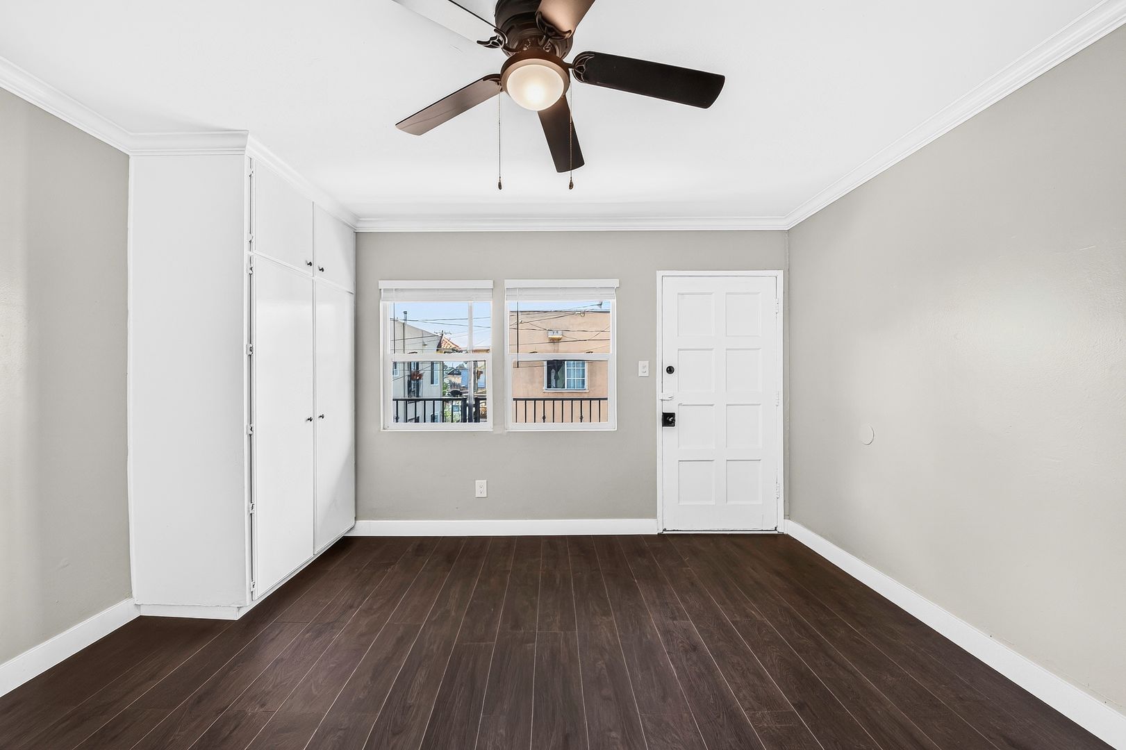 Long Beach Apartment: 904 Atlantic ave