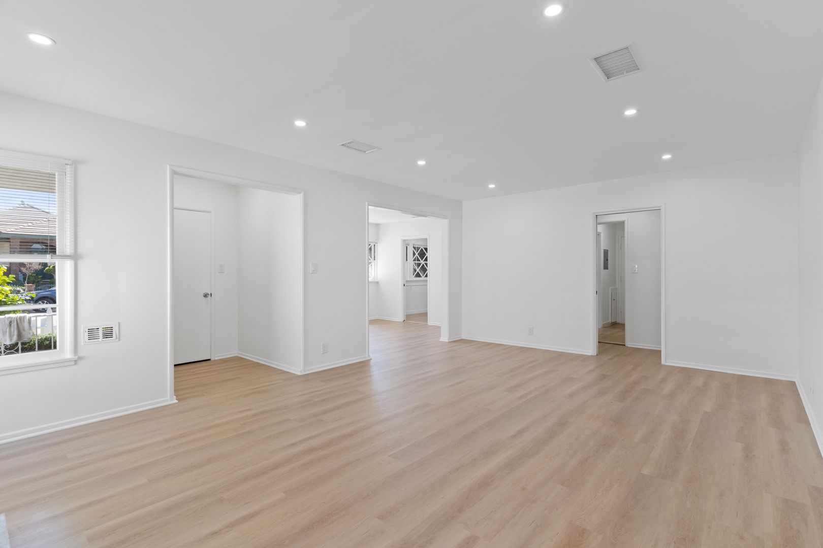 Long Beach Apartment: 237 Belmont Avenue