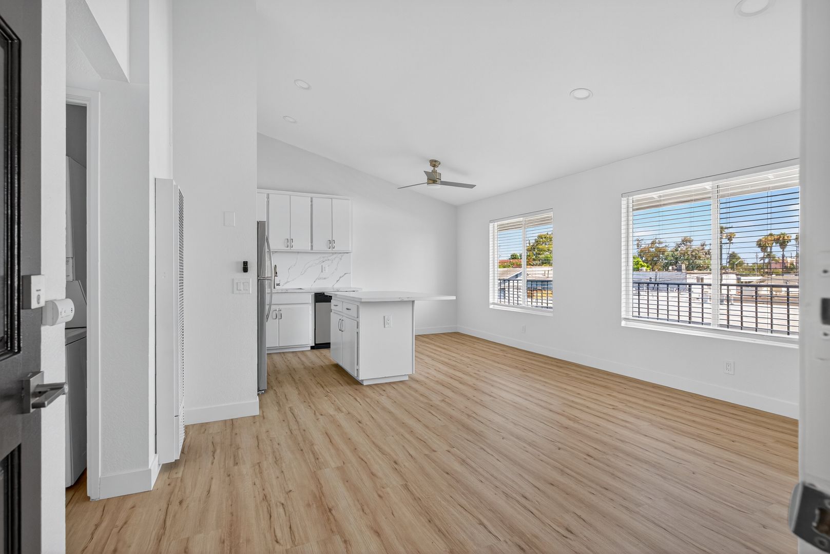 Long Beach Apartment: 1066 Coronado Avenue