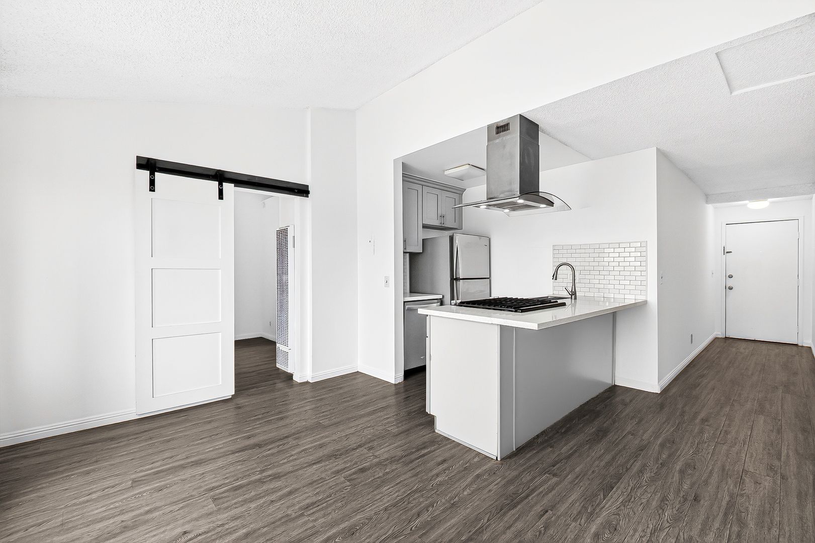 Long Beach Apartment: 3901 E 11th St
