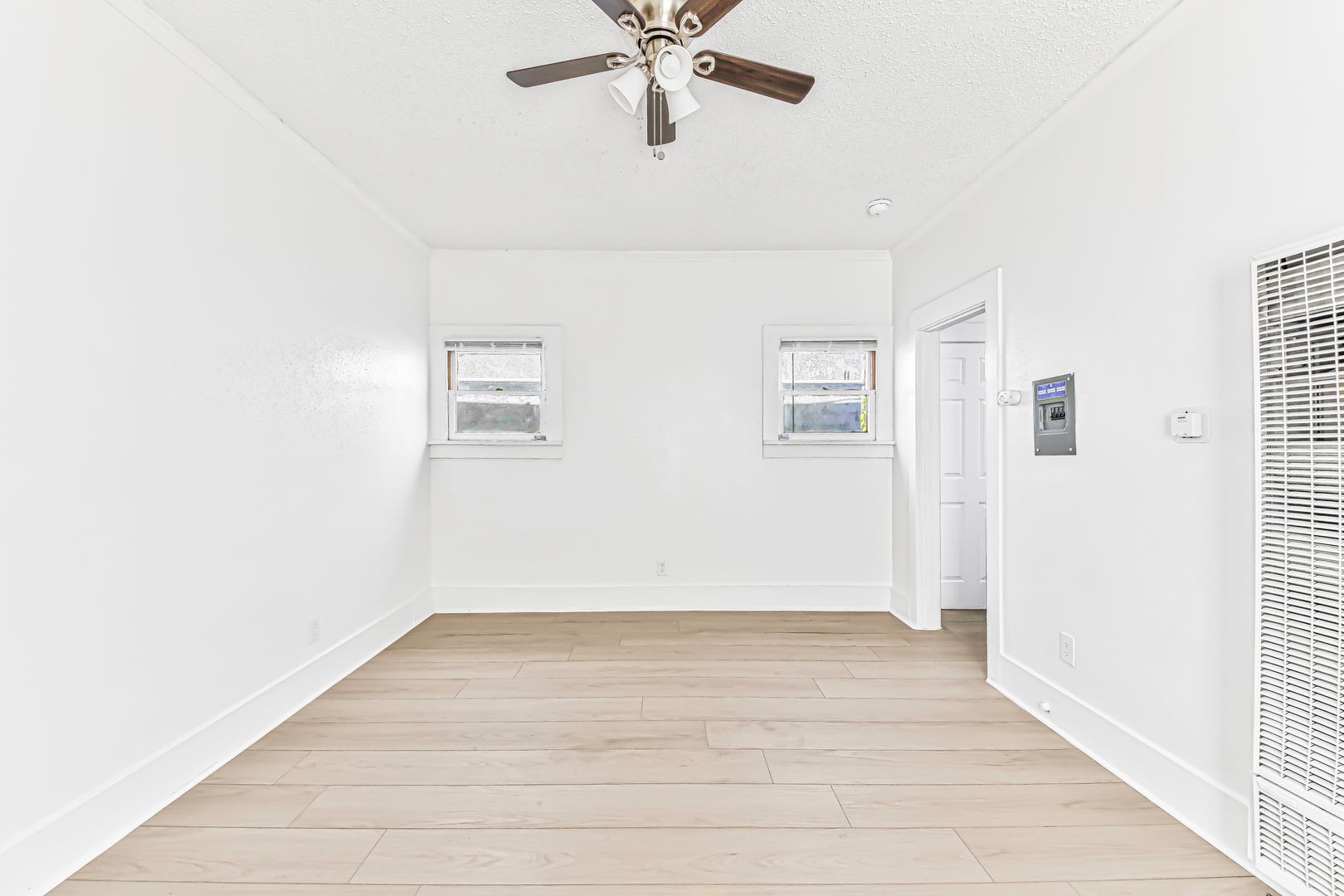 Long Beach Apartment: 1074 Obispo Ave