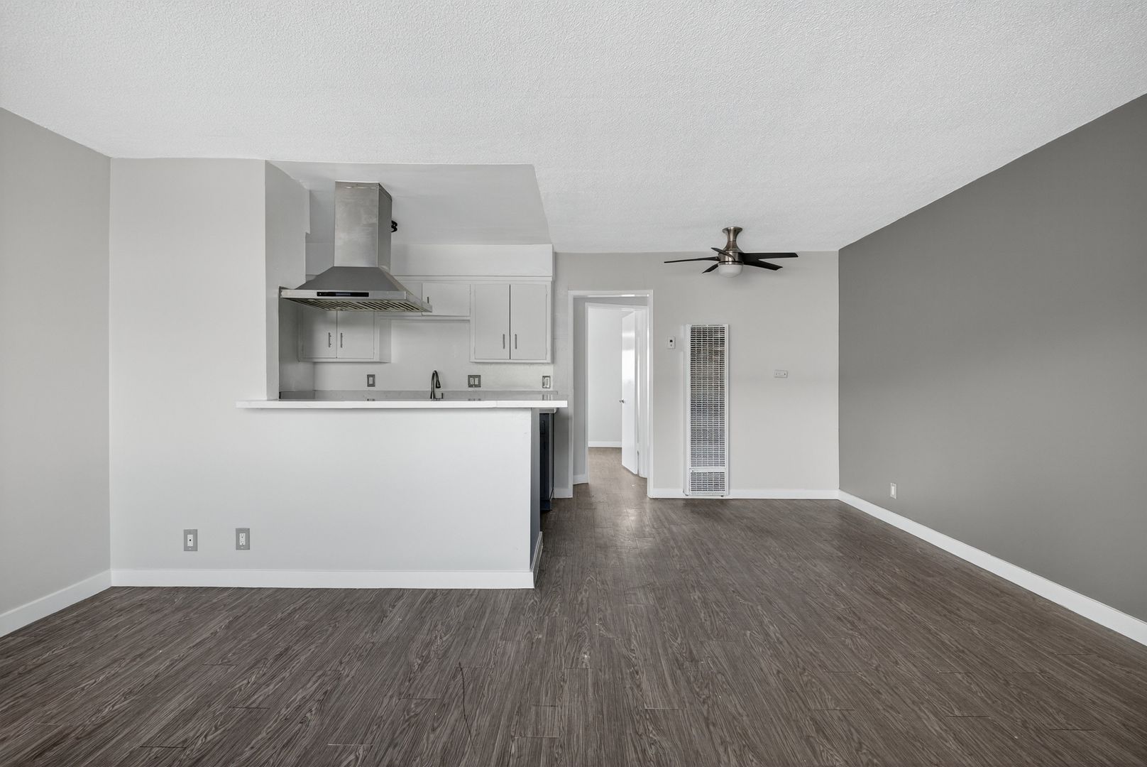 Long Beach Apartment: 1121 Daisy Avenue