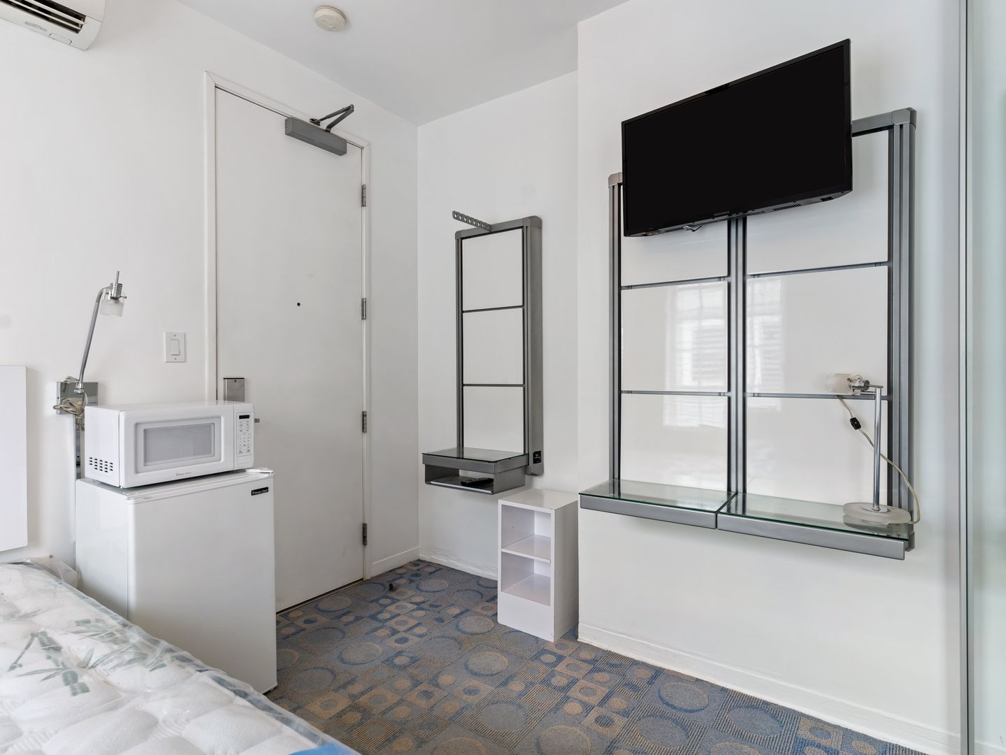 Long Beach Apartment: 335 Pacific Avenue