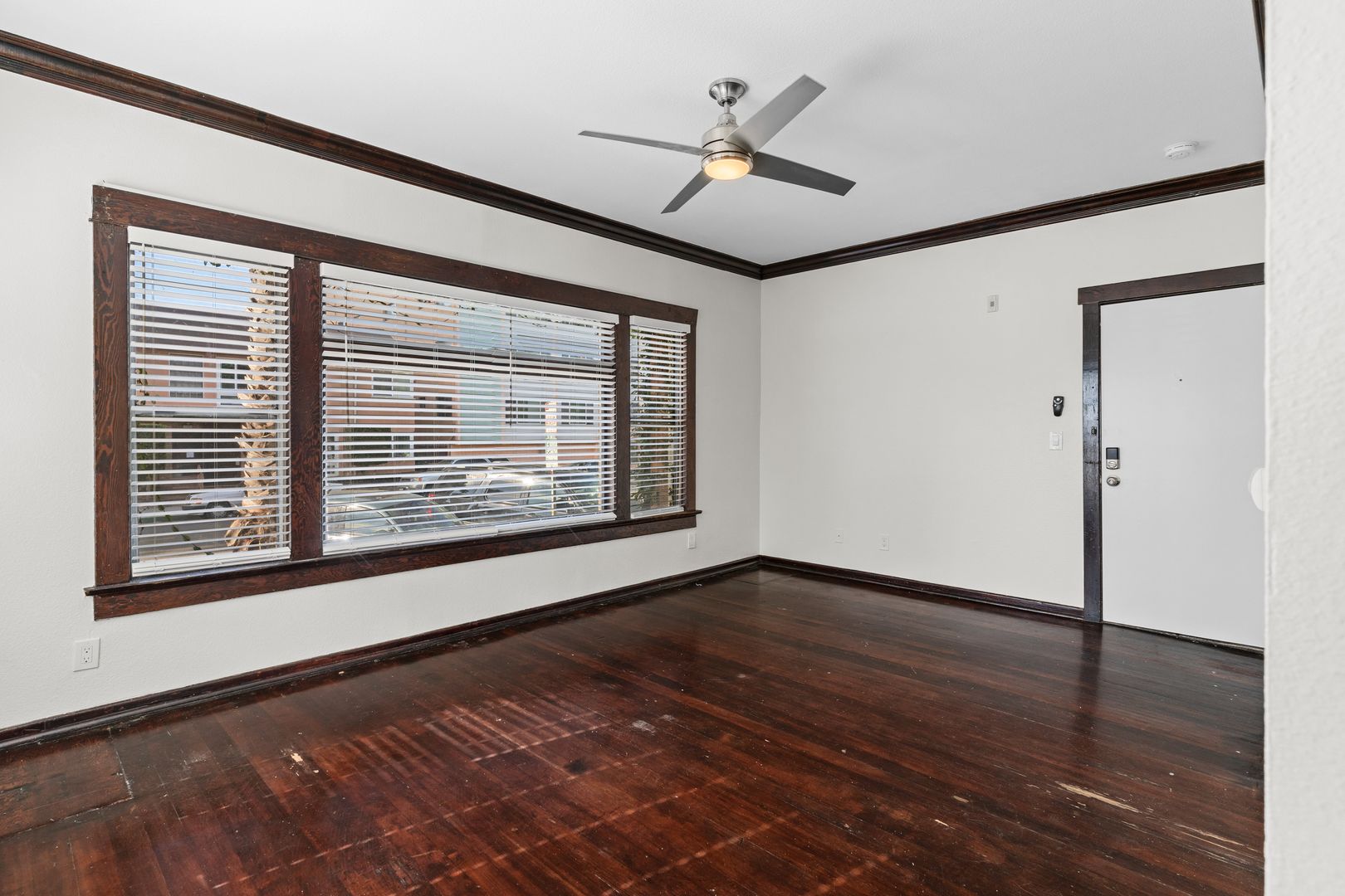 Long Beach Apartment: 330 Cedar Avenue