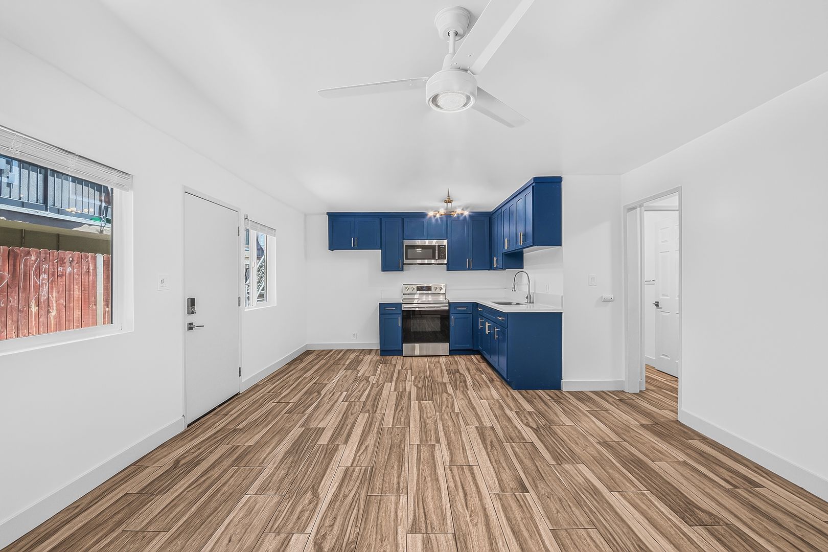 Long Beach Apartment: 1332 Walnut Ave