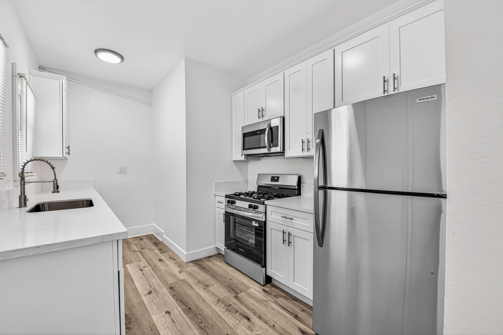 Long Beach Apartment: 1045 E 4th Street