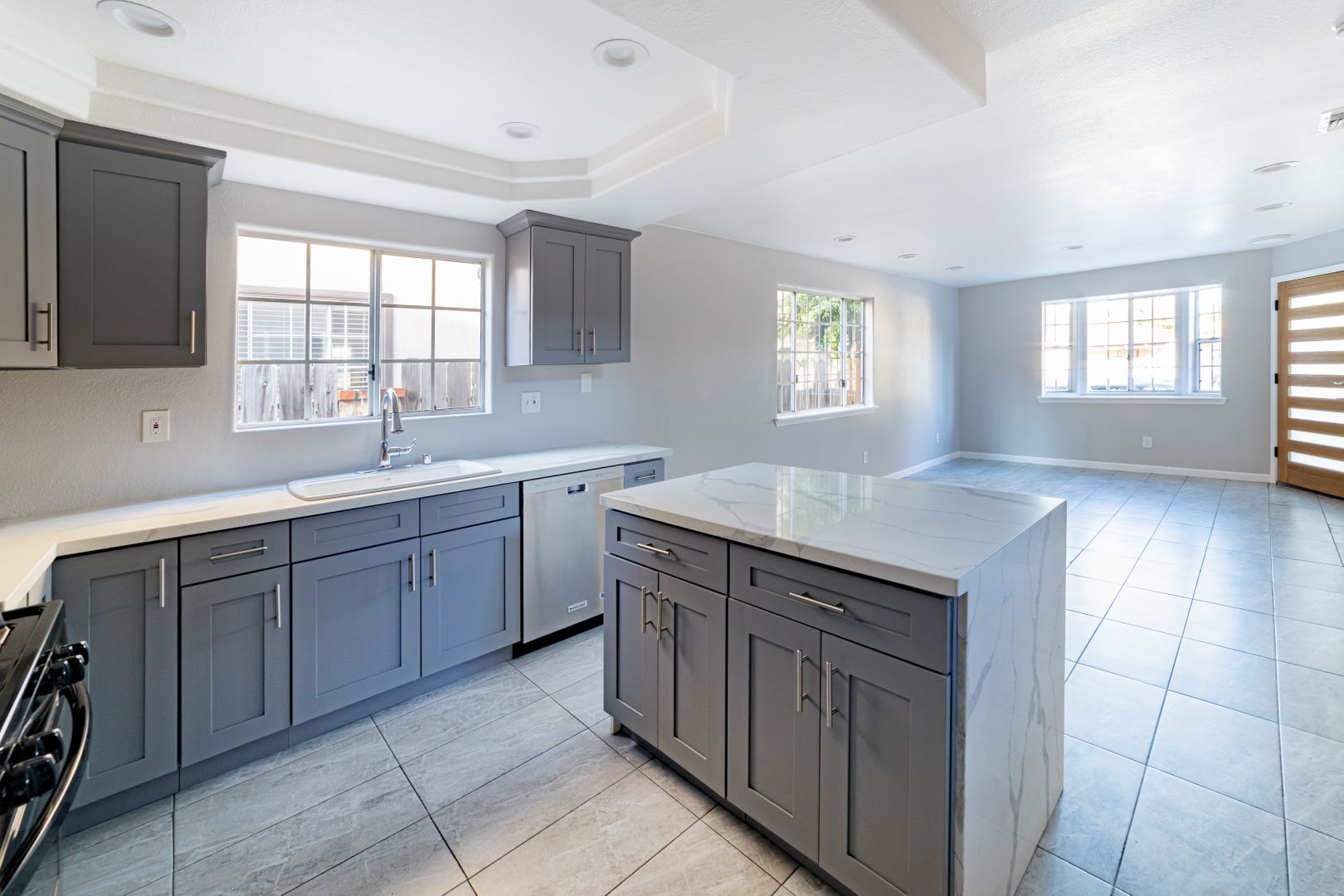 Long Beach Apartment: 1334 Lee Ave