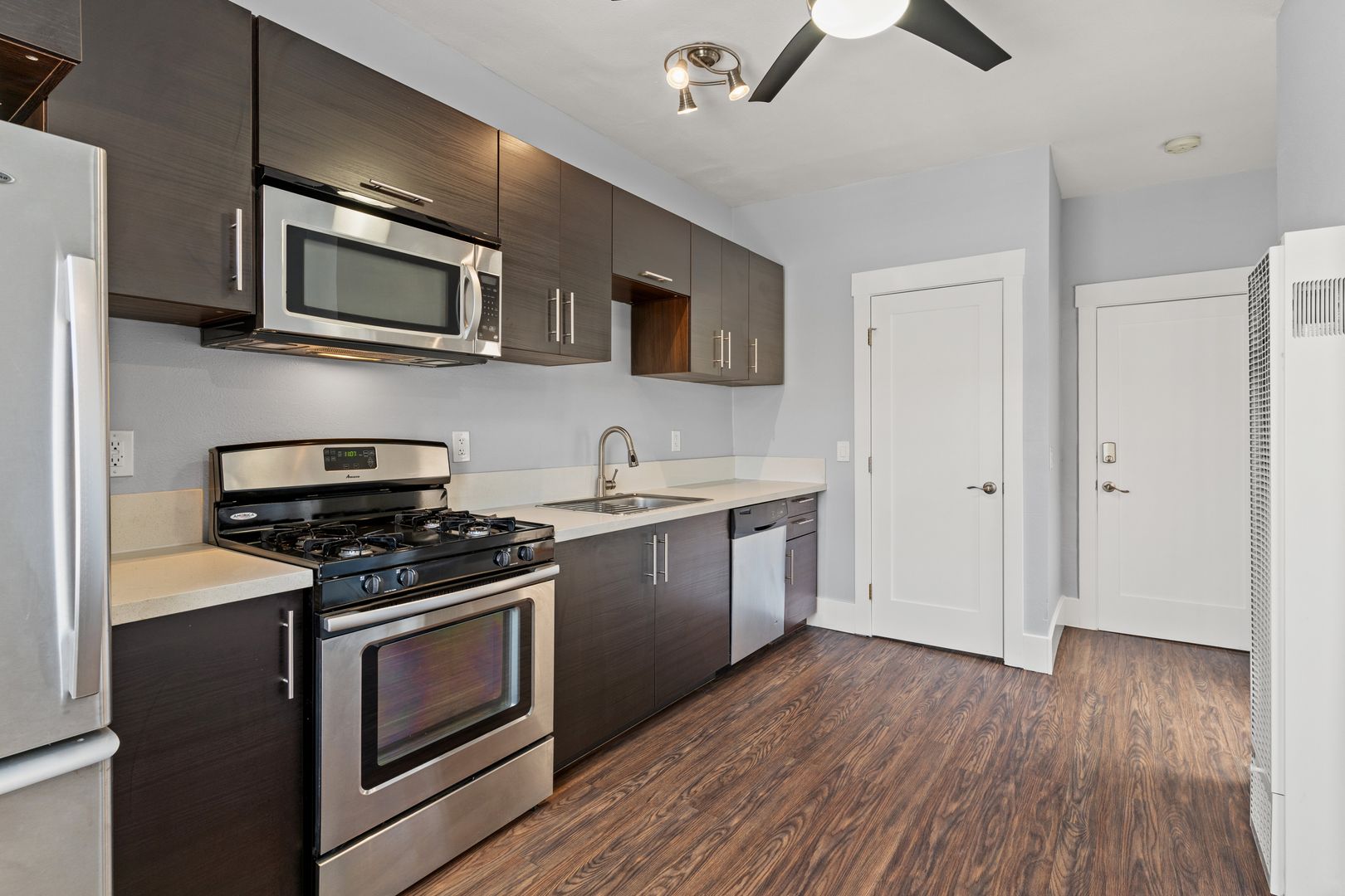 Long Beach Apartment: 138 Elm Avenue
