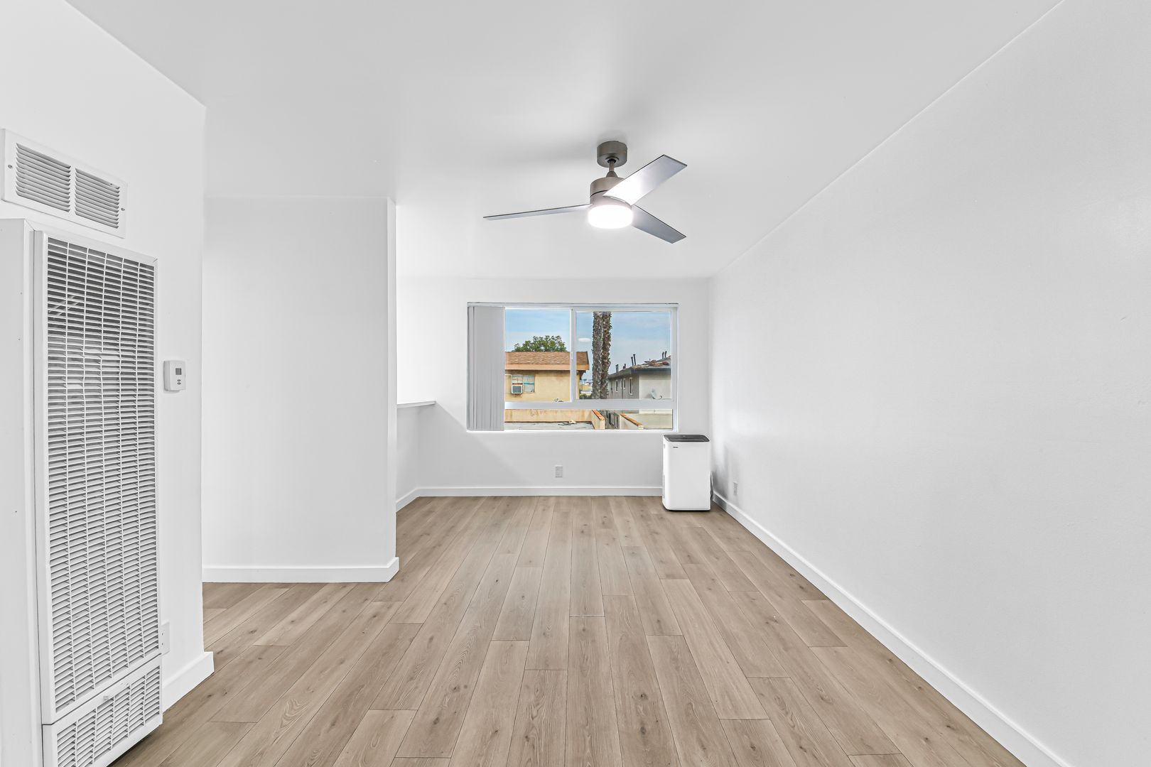 Los Angeles Apartment: 5005 August St