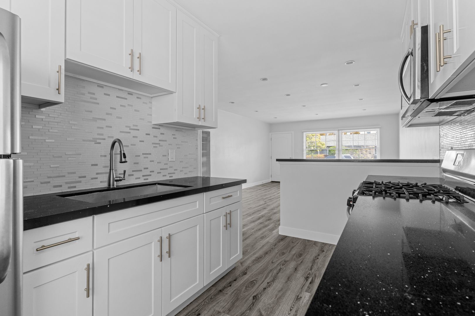 Long Beach Apartment: 241 Bonito Avenue