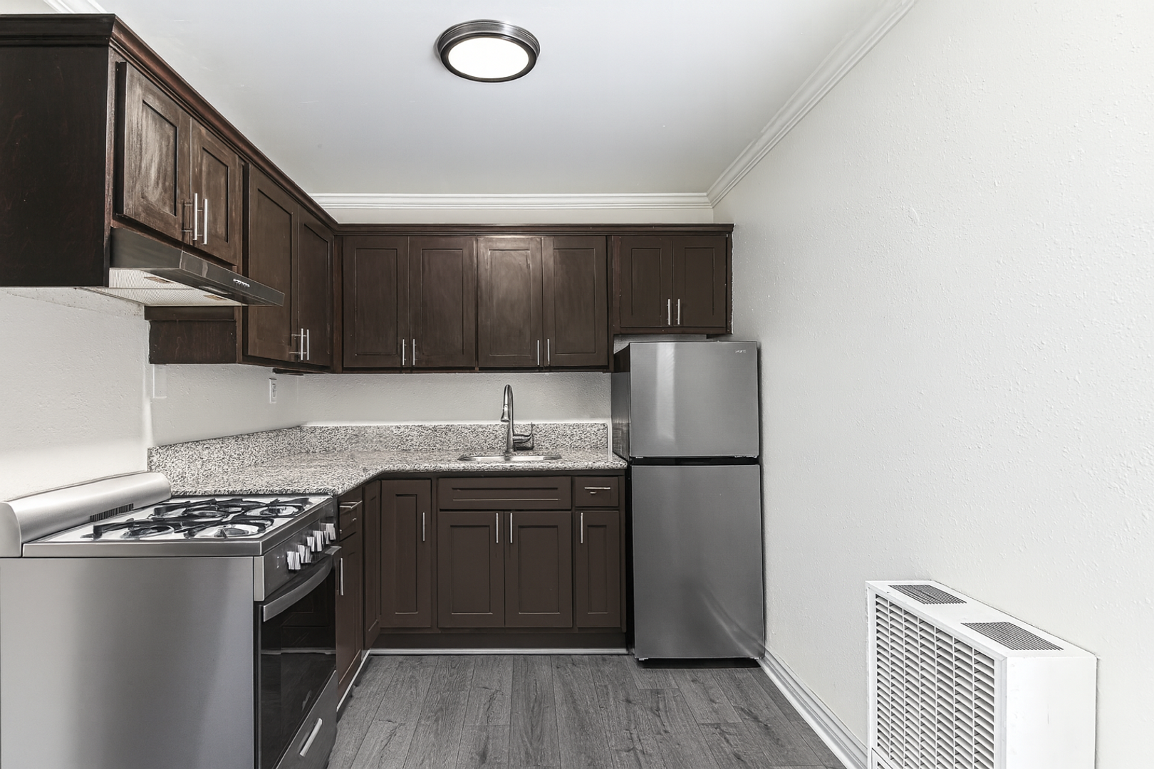 Long Beach Apartment: 730 Magnolia Avenue