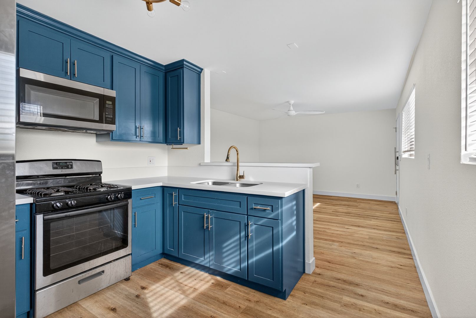 Long Beach Apartment: 921 Alamitos Ave.