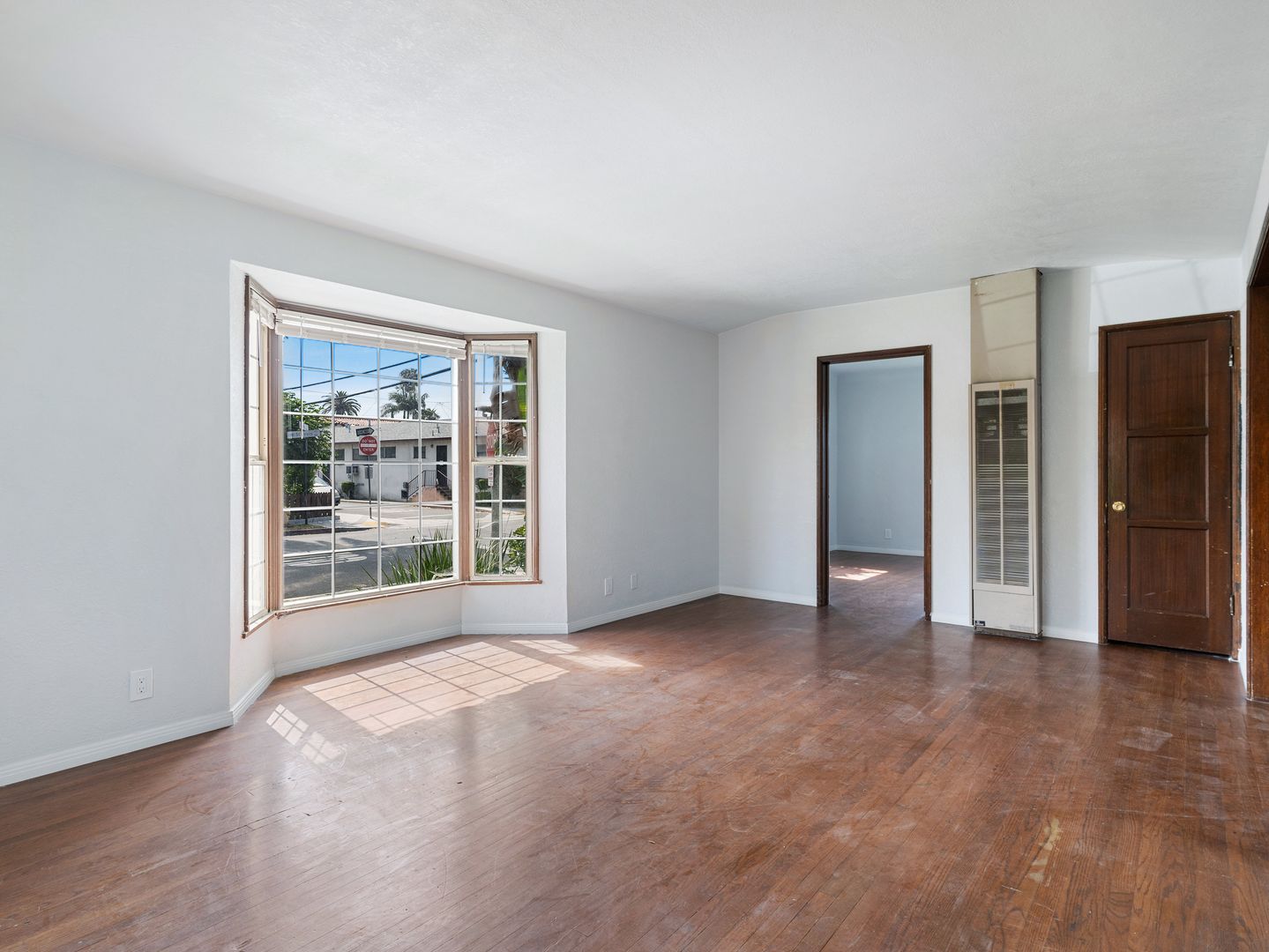 Long Beach Apartment: 801 Saint Louis Avenue