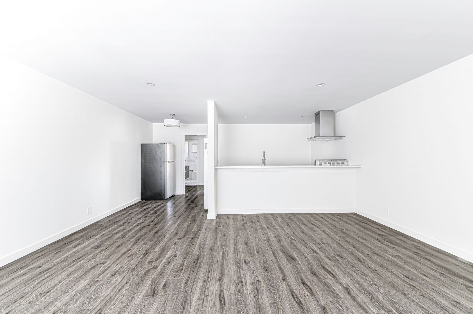 Los Angeles Apartment: 5005 August St