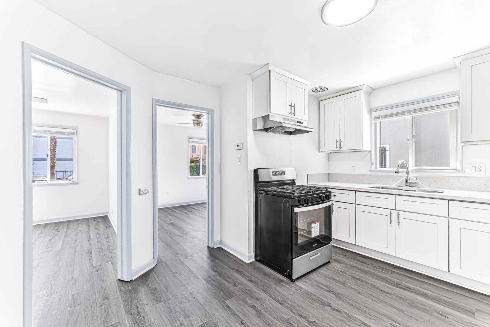 Long Beach Apartment: 727 Olive Ave