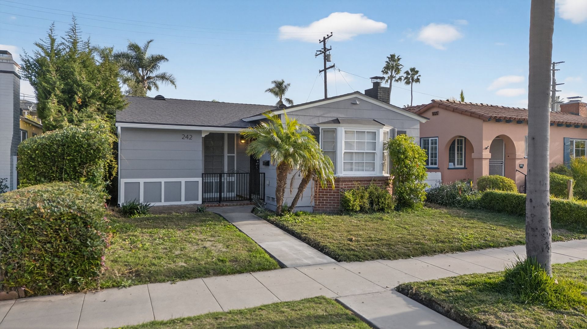 Long Beach House: 242 Claremont Ave.