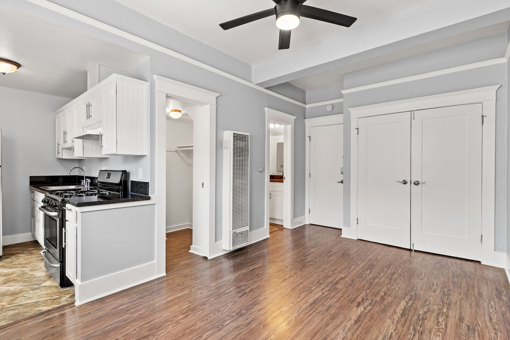Long Beach Apartment: 138 Elm Avenue