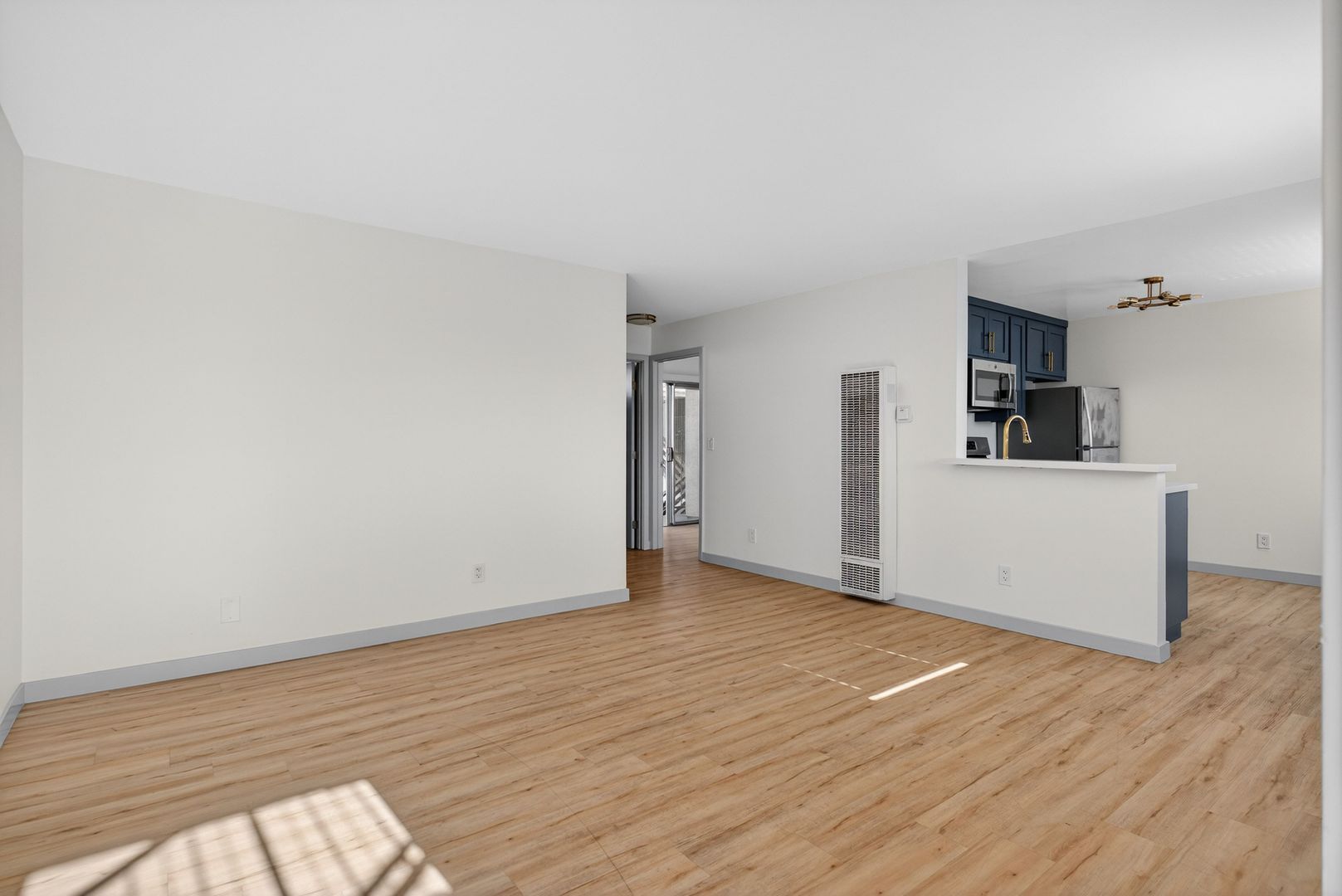 Long Beach Apartment: 921 Alamitos Ave.