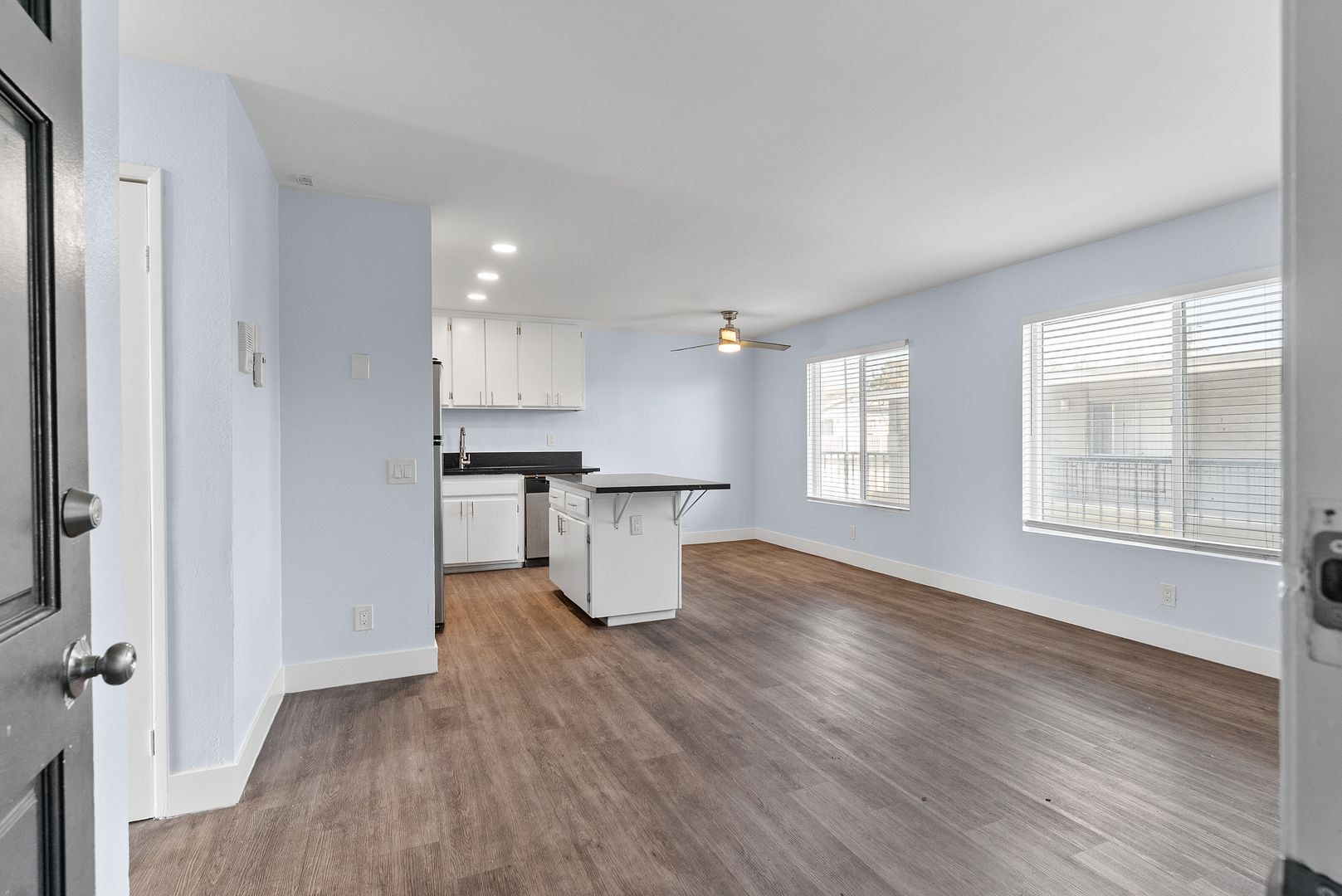 Long Beach Apartment: 1066 Coronado Avenue