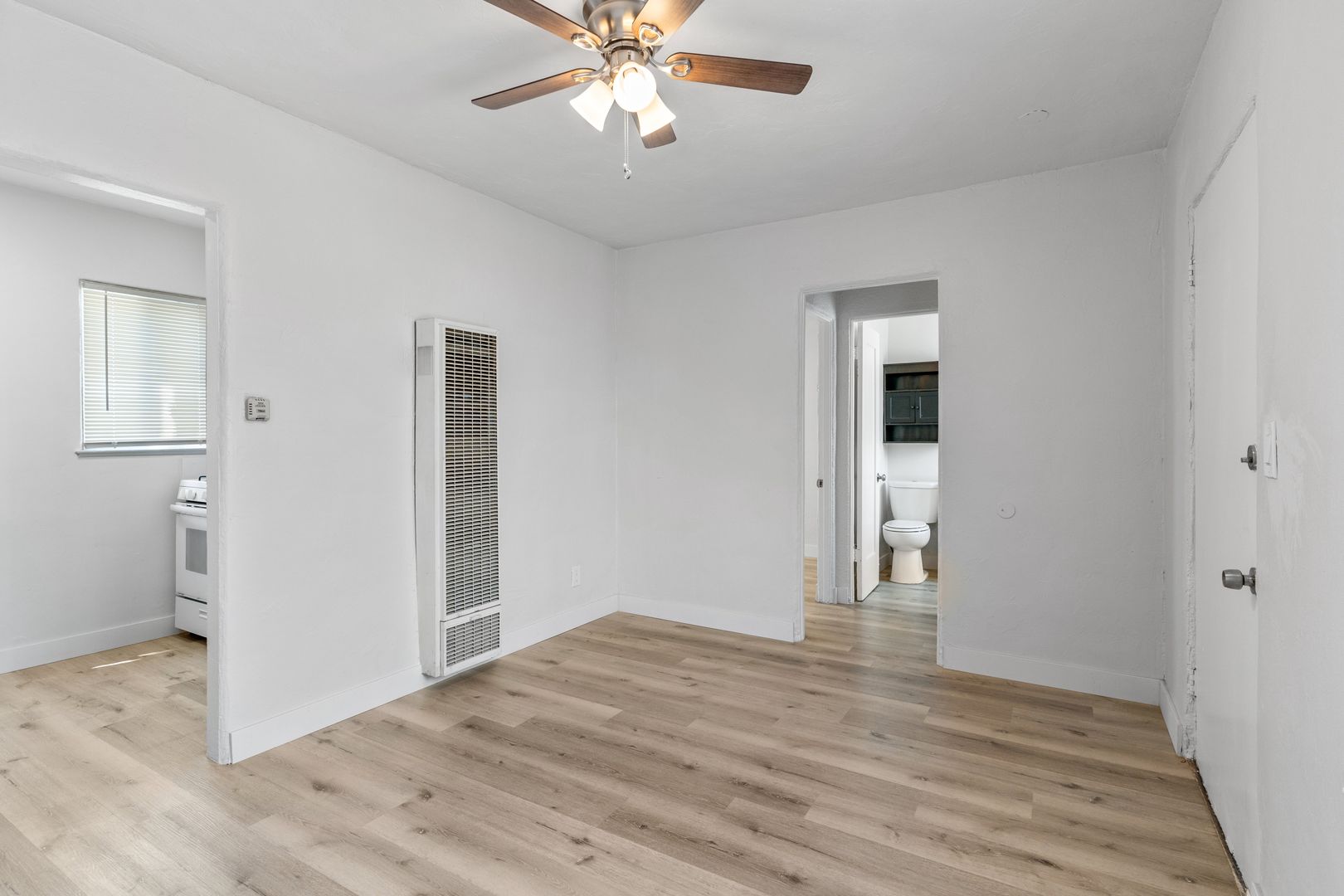 Long Beach Apartment: 2652 E 15th Street