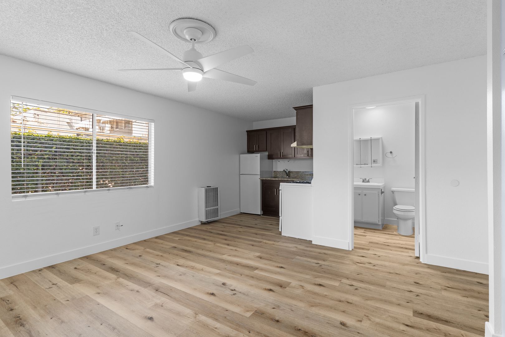 Long Beach Apartment: 730 Magnolia Avenue