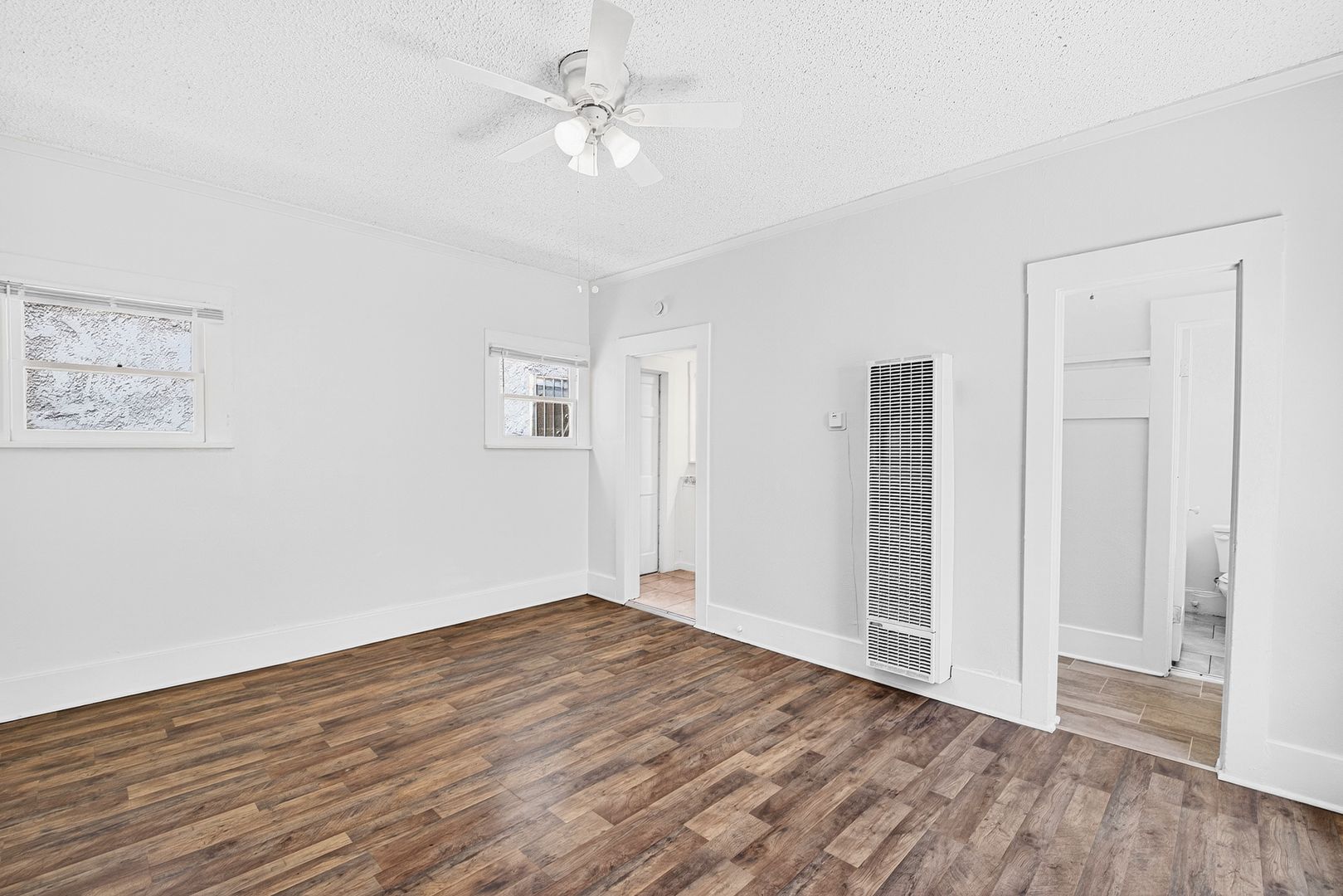 Long Beach Apartment: 1074 Obispo Ave