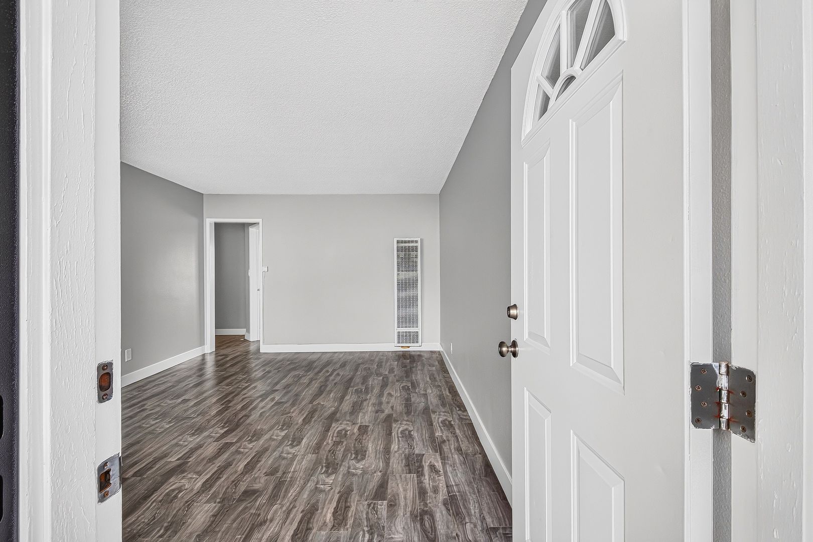 Long Beach Apartment: 1106 Pacific Ave