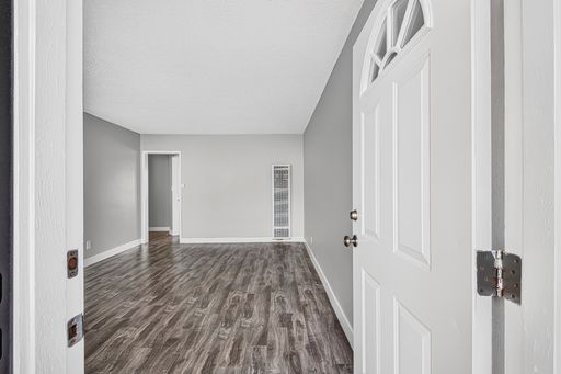 Modern Two-Bedroom Living in Central Long Beach - AVAILABLE NOW – photo 1