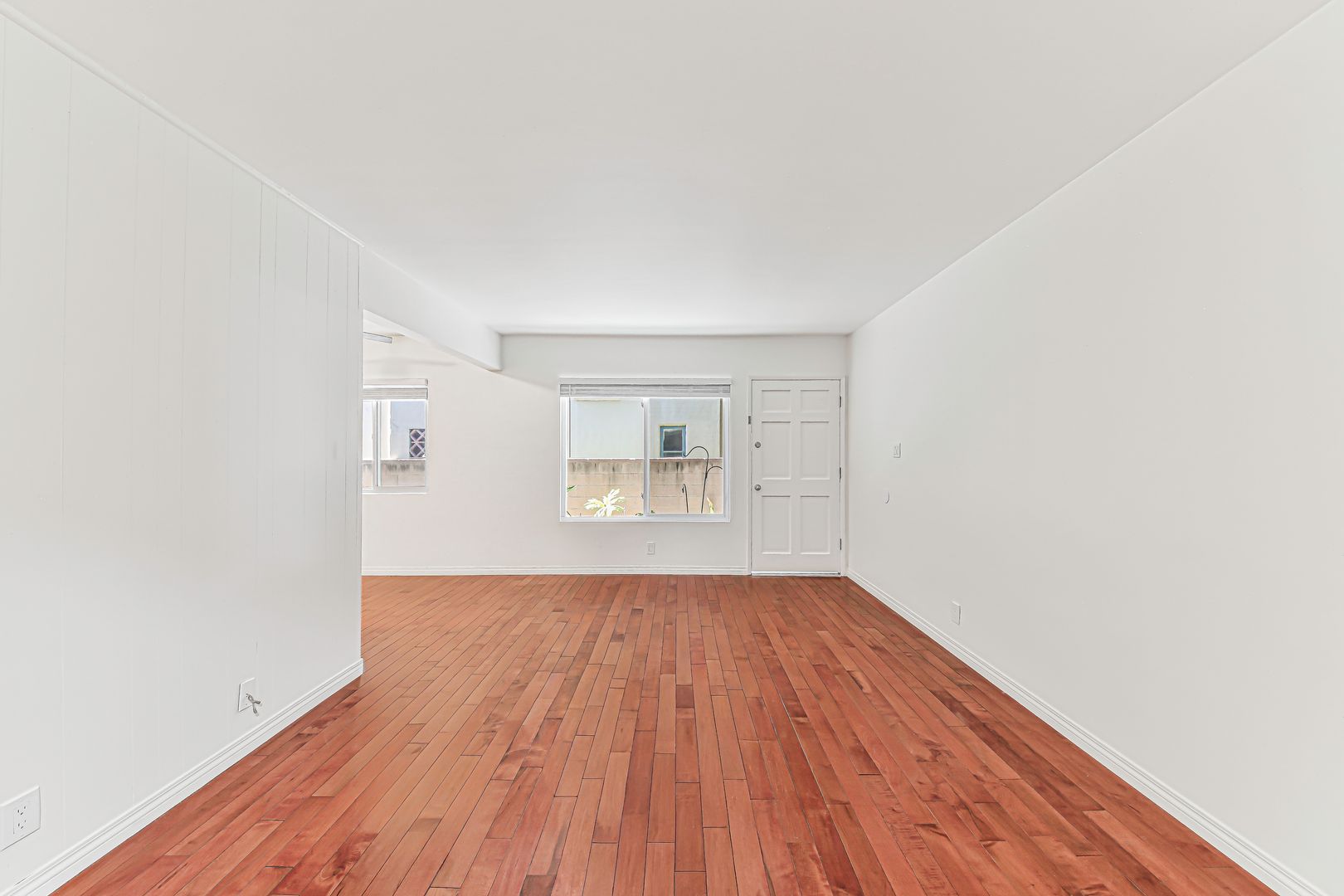 Long Beach Apartment: 3525 E 2nd St.