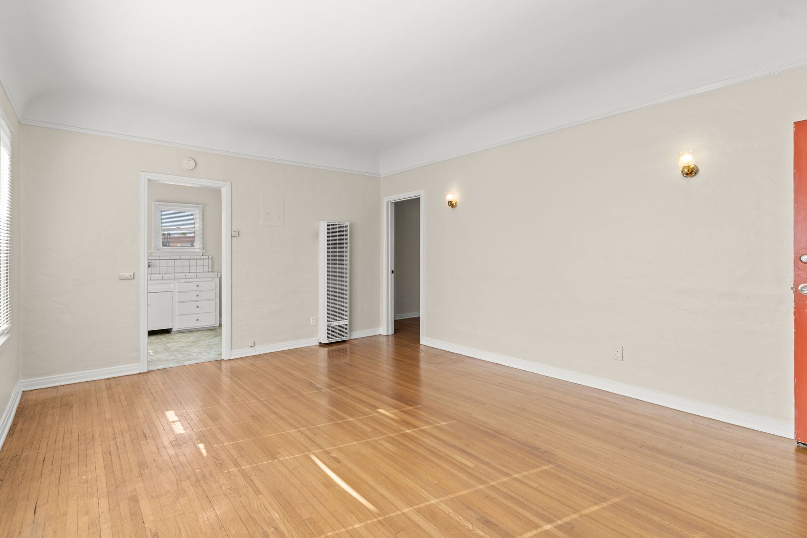 Long Beach Apartment: 1715 Termino Ave.