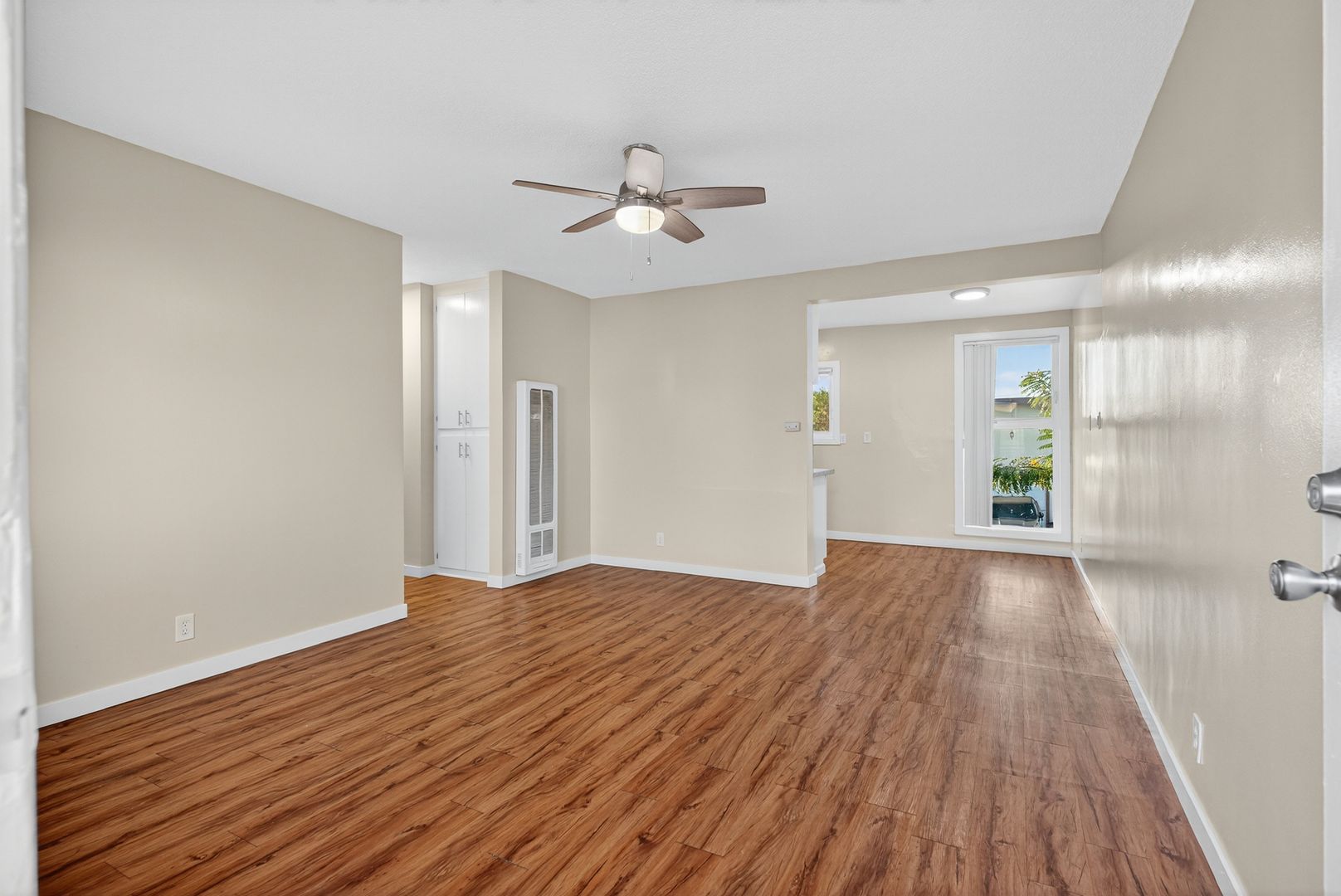 Long Beach Apartment: 210 E 29th St