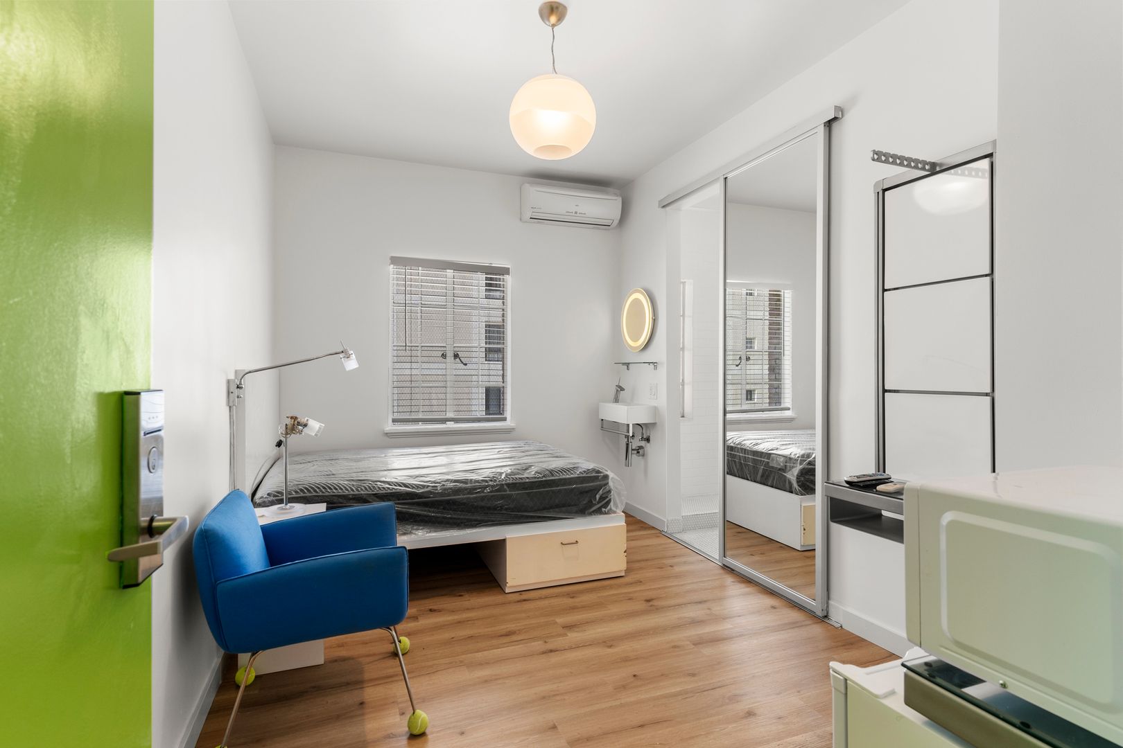 Long Beach Apartment: 335 Pacific Avenue