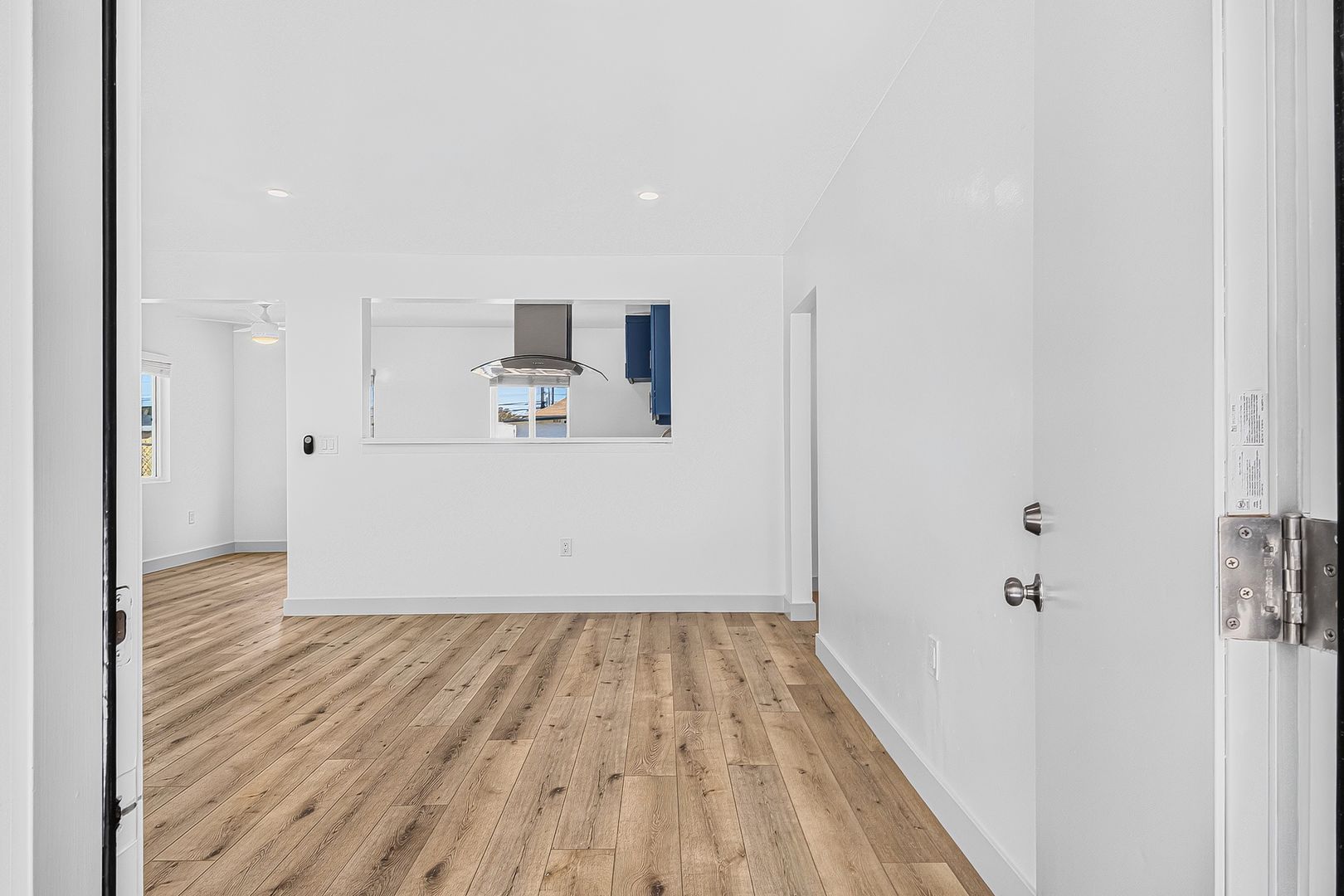 Long Beach Apartment: 933 Alamitos Ave