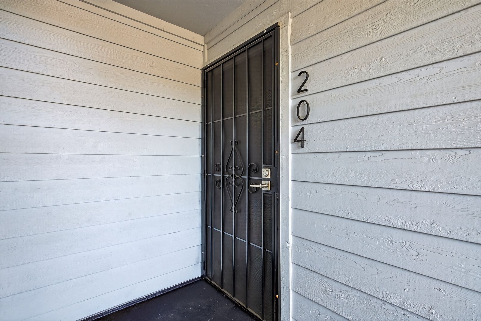 Long Beach Apartment: 1066 Coronado Avenue