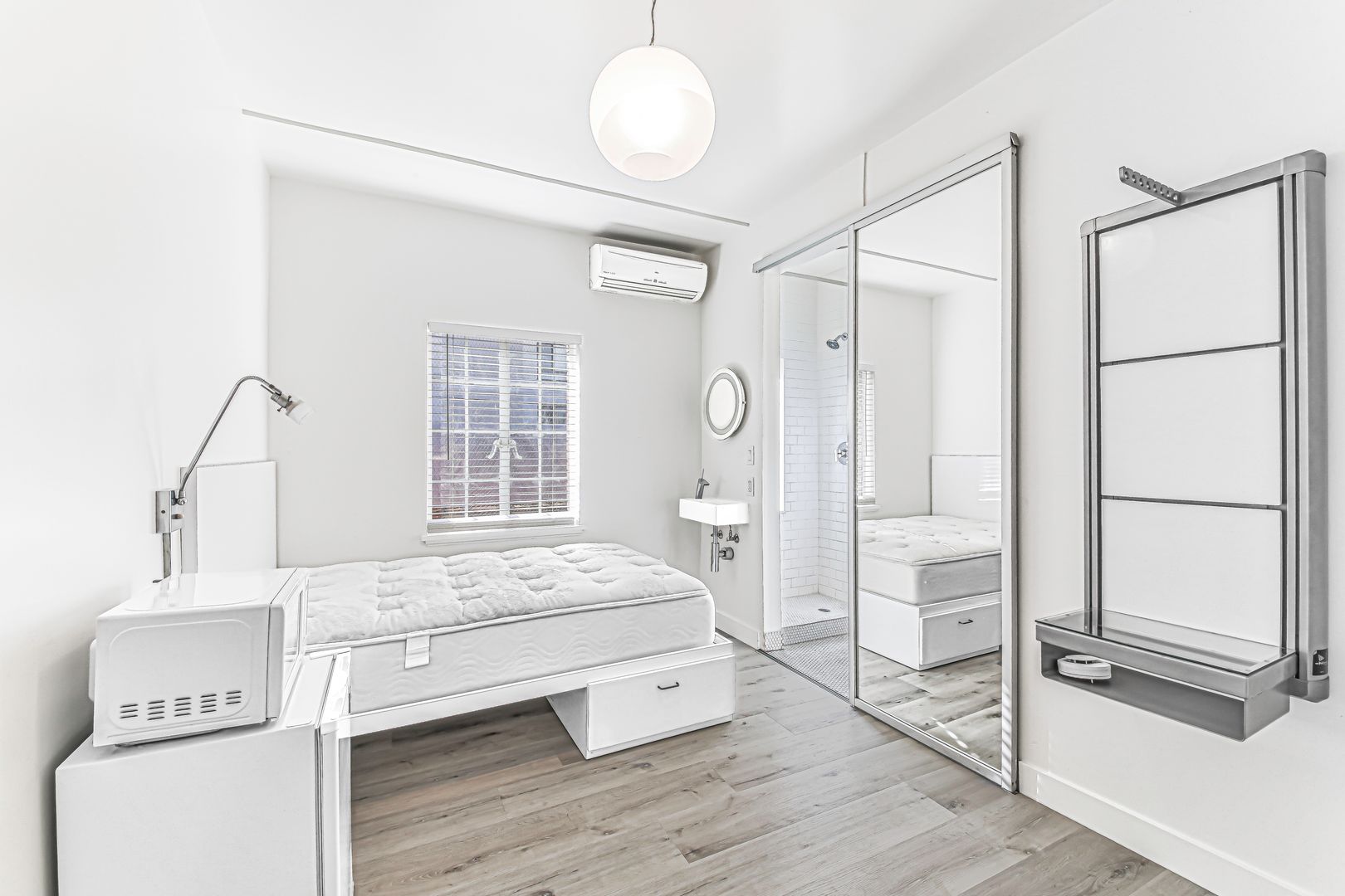 Long Beach Apartment: 335 Pacific Avenue