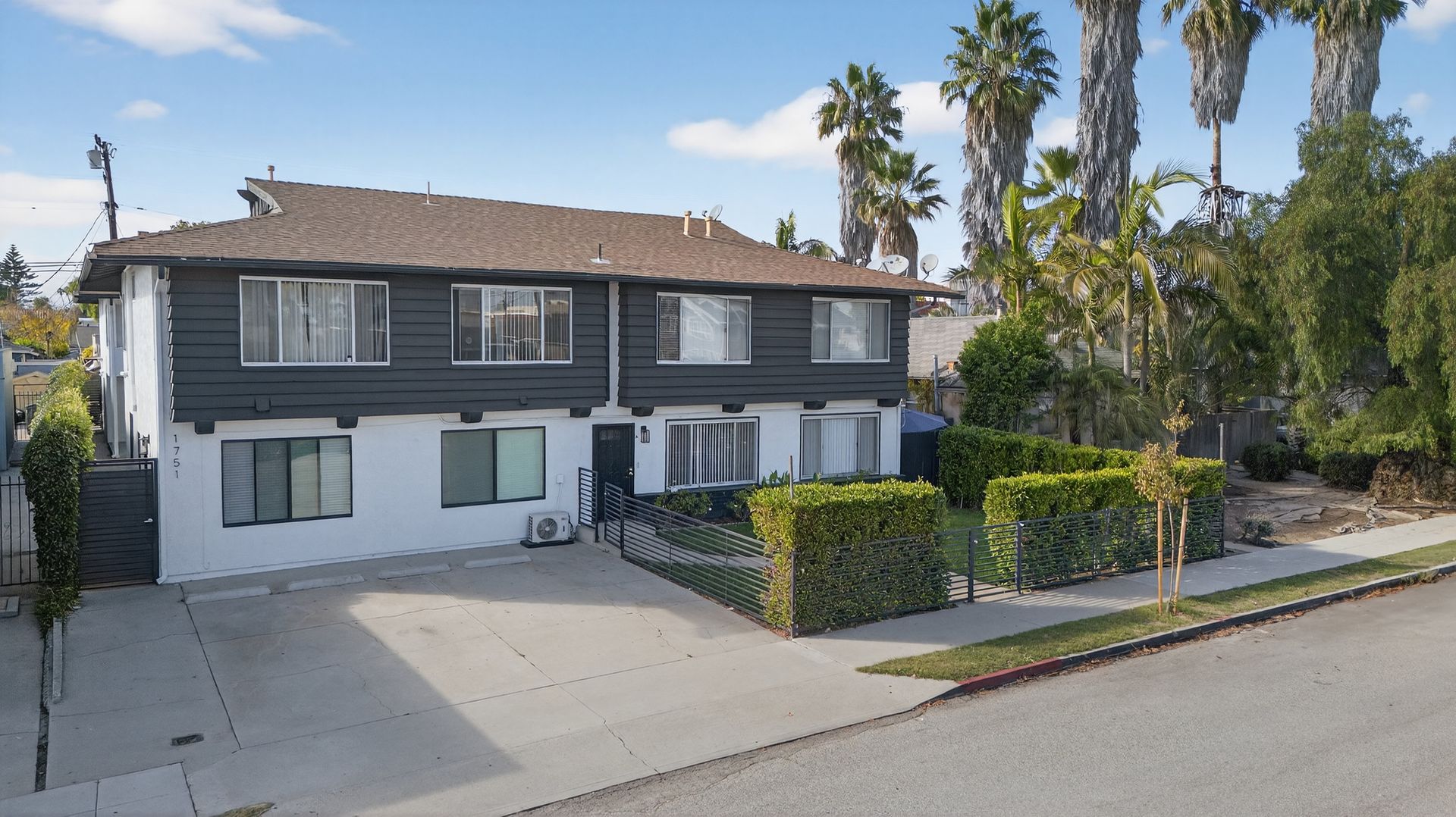 Torrance Apartment: 1751 Cabrillo Ave