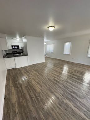 Luxury 1BR Living Just Blocks from Forsyth Park — Parking + Renovated Bathroom – photo 1