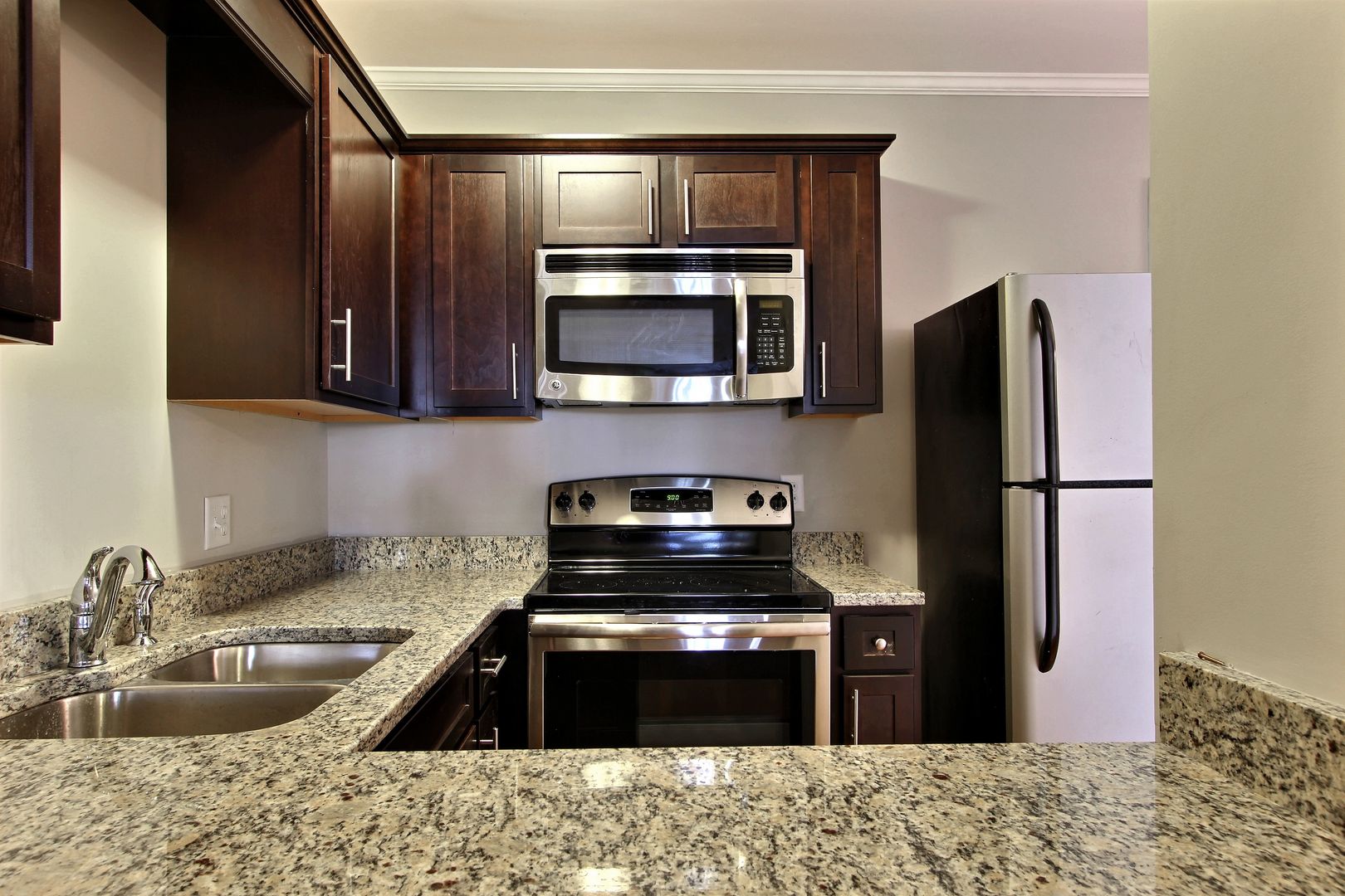 Savannah Apartment: 408 - 419 East Gaston Street