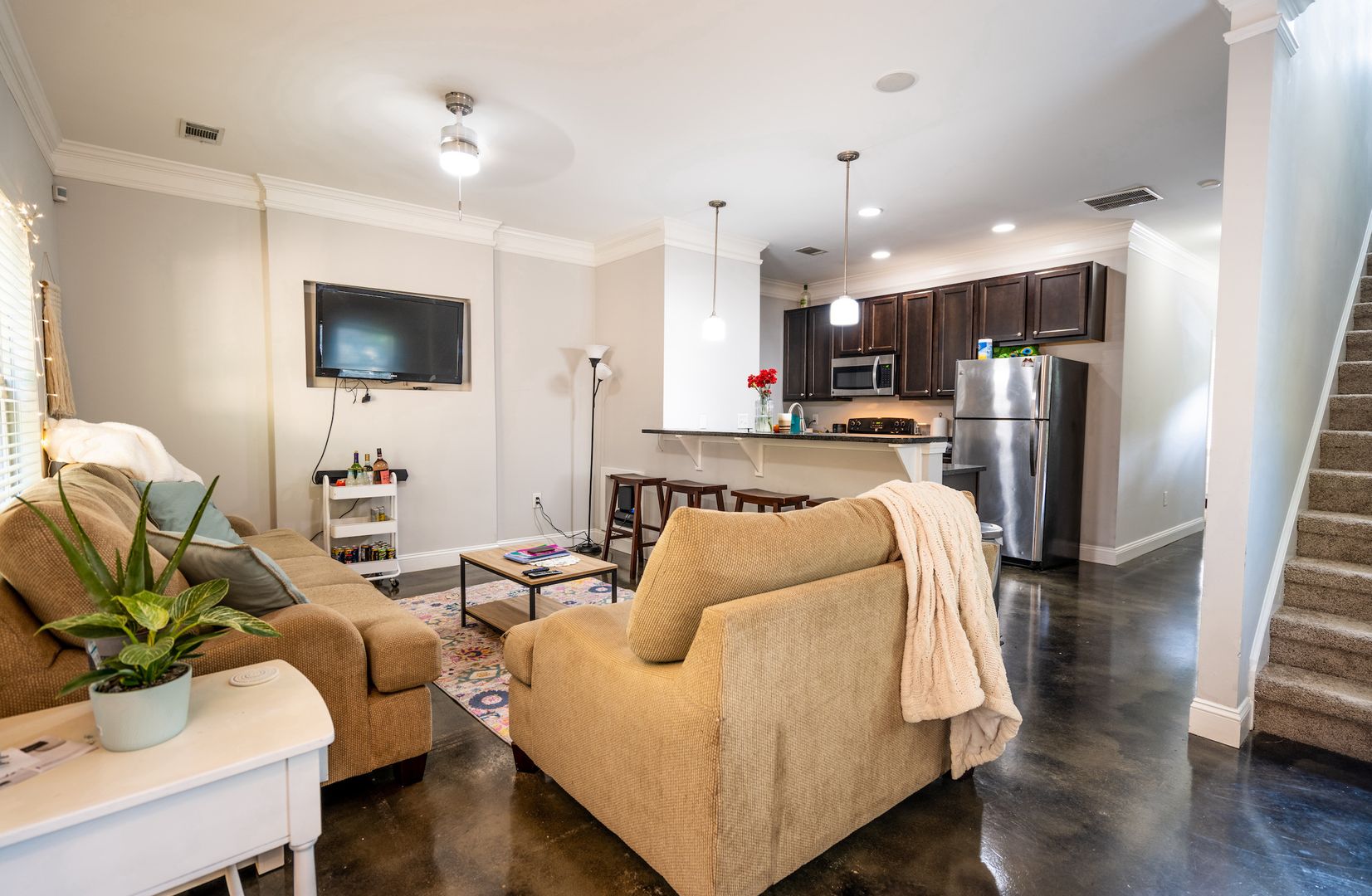 Central Apartment: 708 Old Central Road