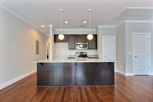 Bright 2BR Apartment in Historic Downtown with Gated Parking Discover modern living in Savannah’s Historic District at Cortlandt Village, a newly developed community nestled on East Broad between Huntingdon and Nicoll Streets. This beautifully designed 2 – photo 1