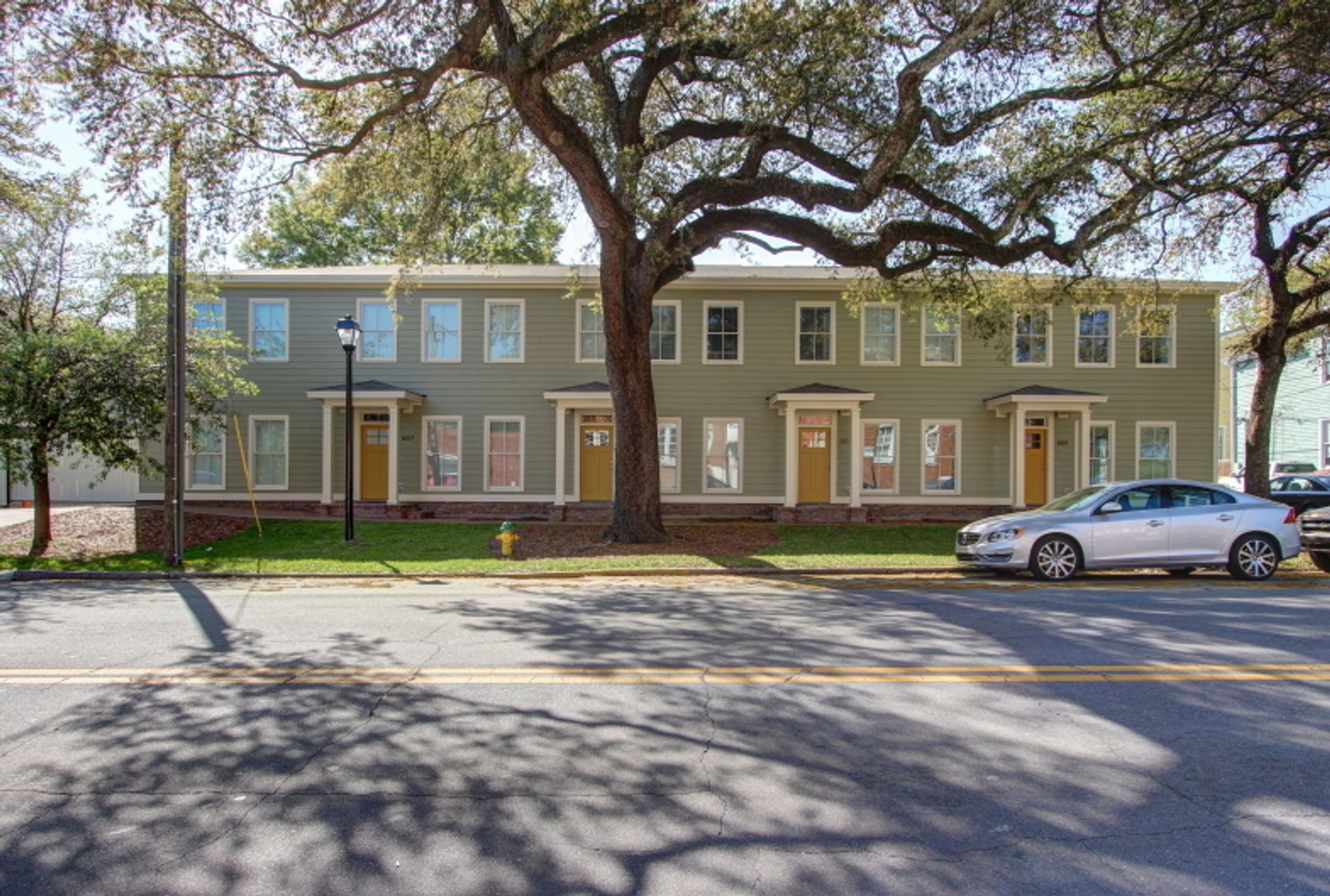 Savannah Apartment: 607 East Broad Street