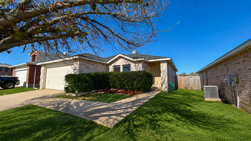 Beautiful Home in The Vineyards at Heritage — Pool, Playground & Walk-to-School Location! – photo 1