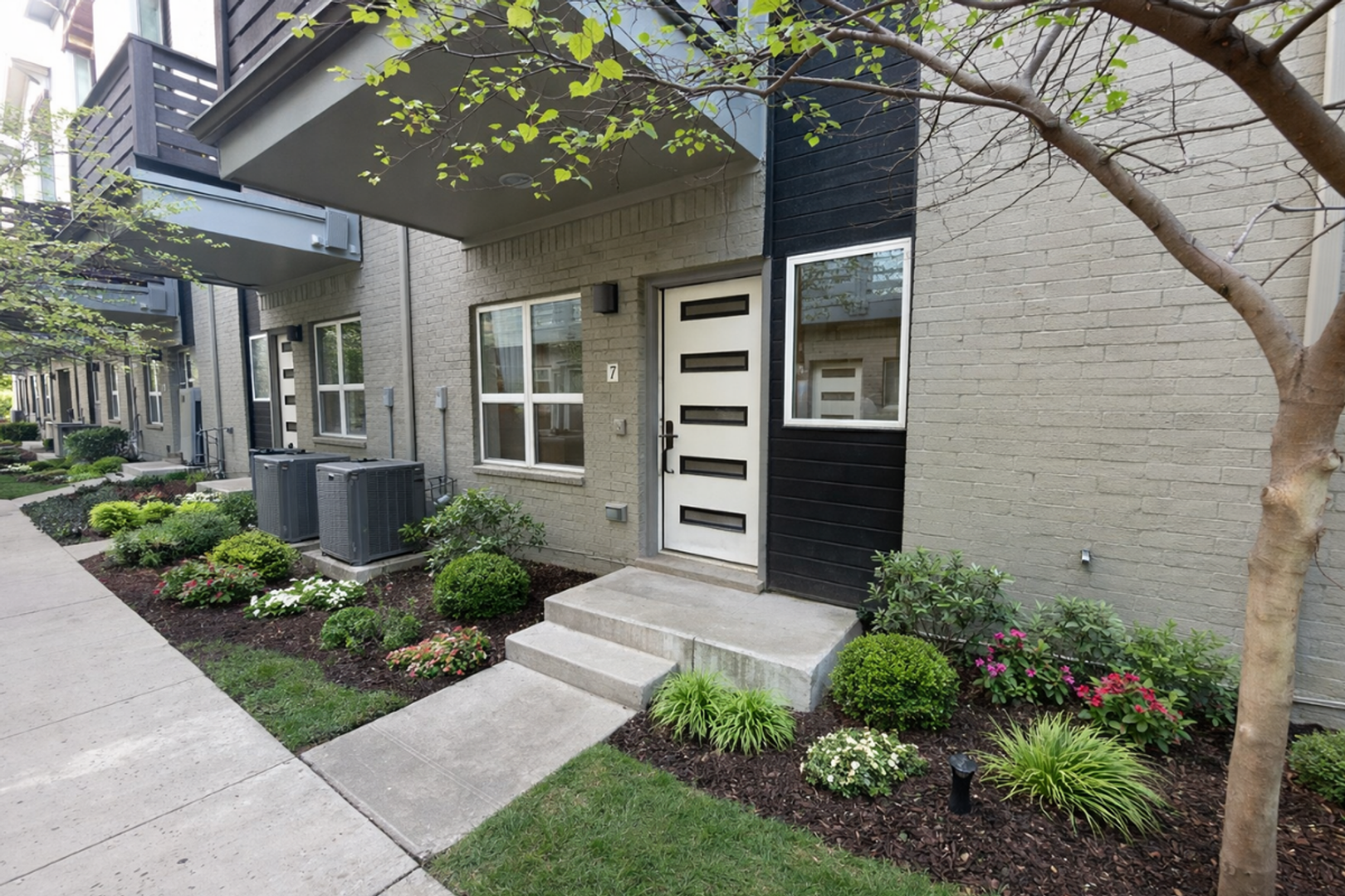 Dallas Townhome: 4910 Live Oak St #7